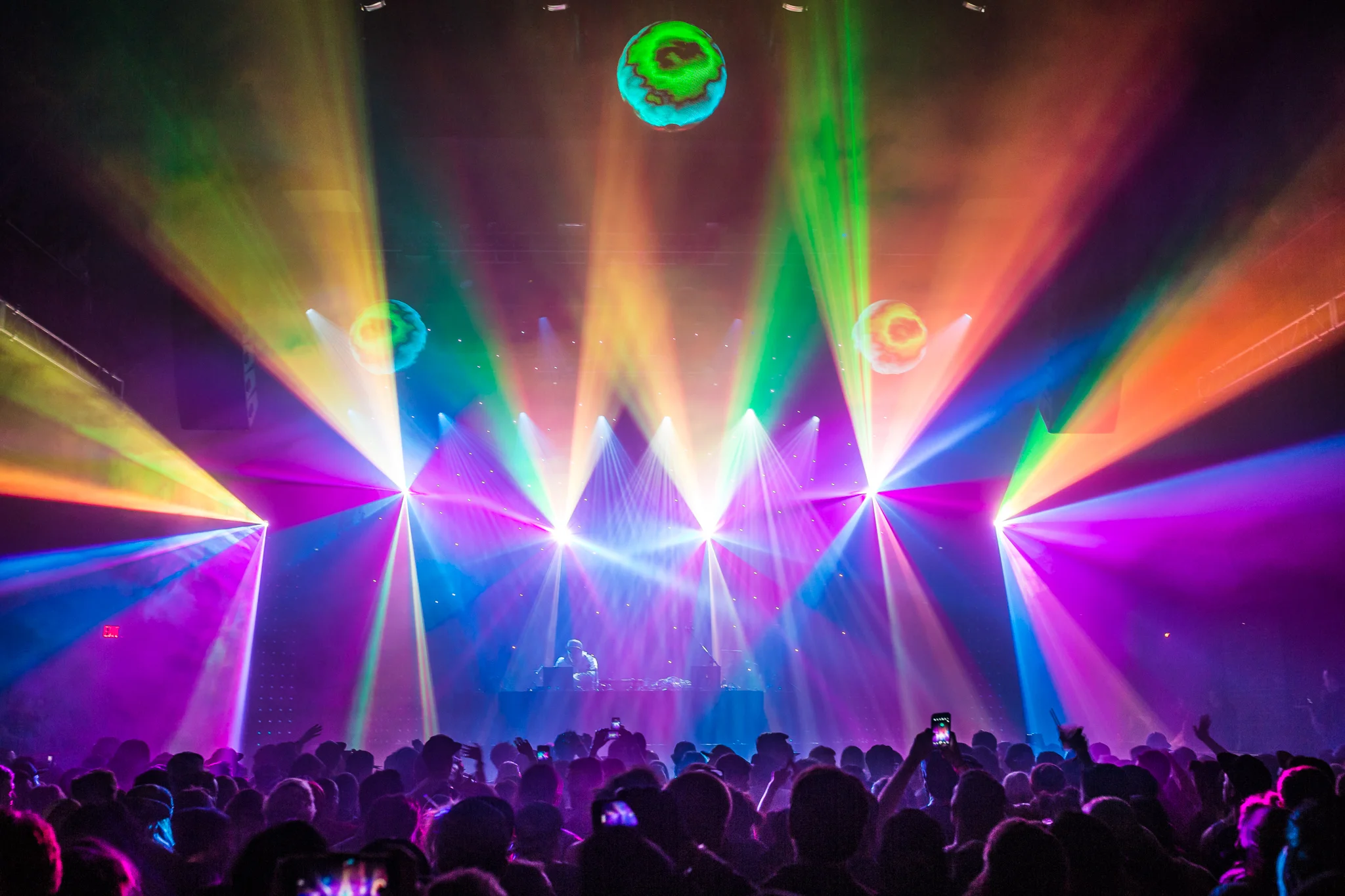 PL_nye_vegas_alivecoverage-6.jpg