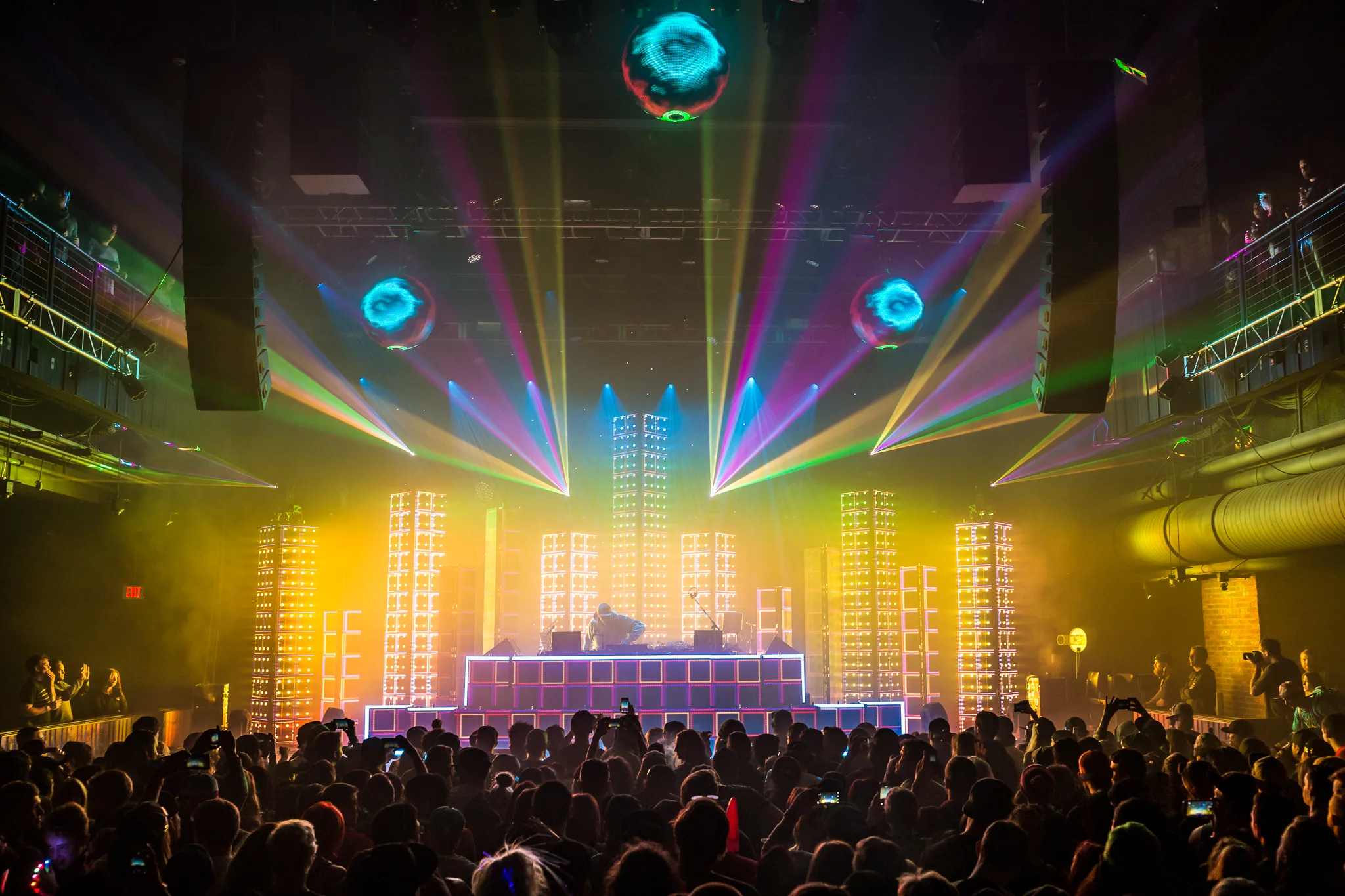 PL_nye_vegas_alivecoverage-8.jpg