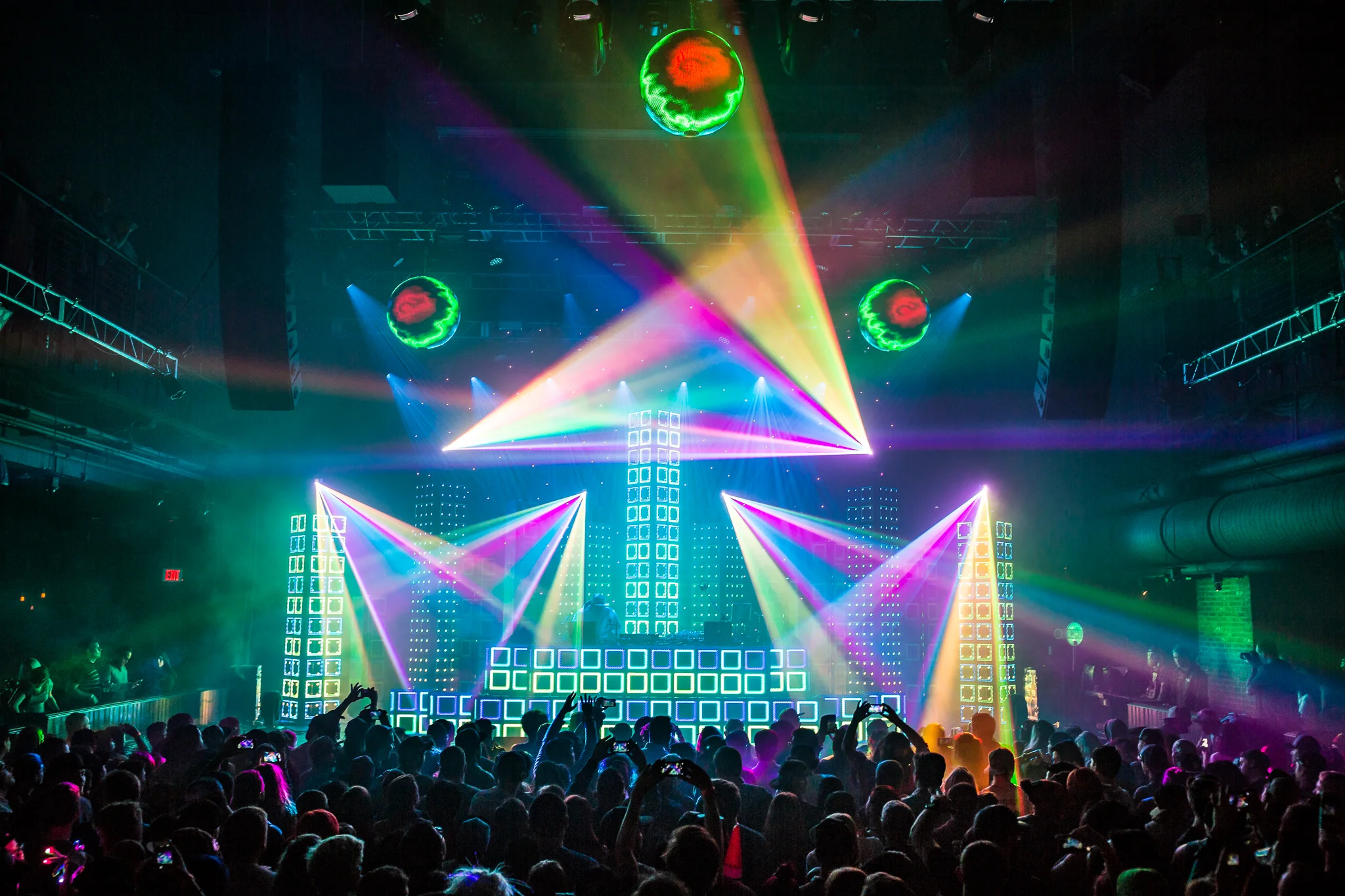 PL_nye_vegas_alivecoverage-9.jpg