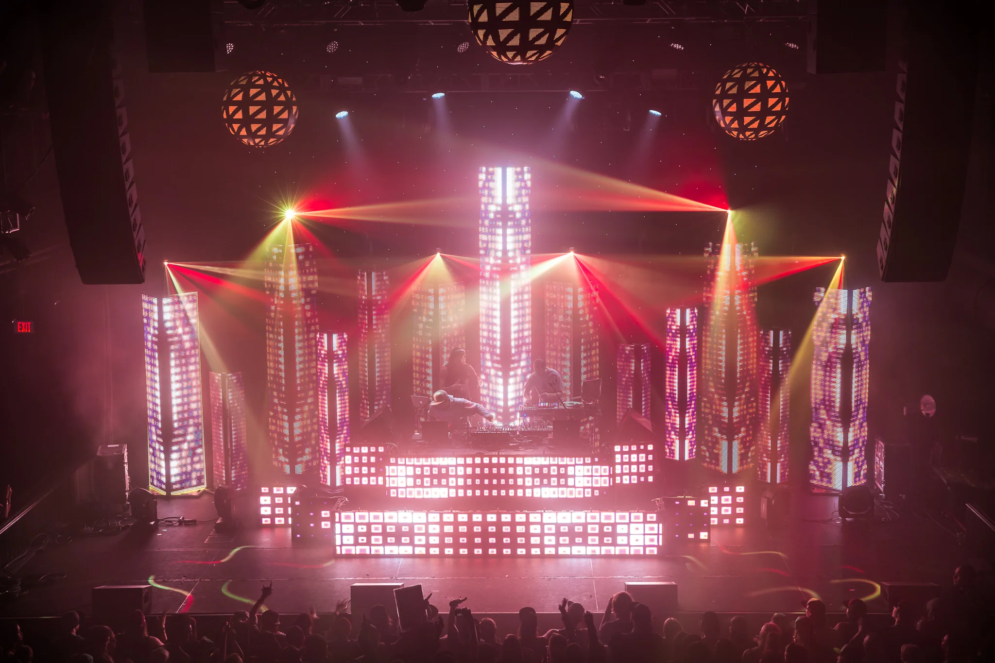 PL_nye_vegas_alivecoverage-16.jpg