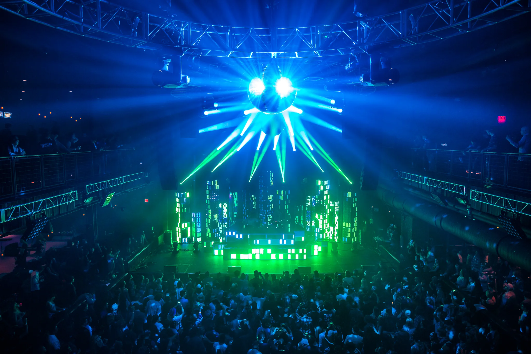 PL_nye_vegas_alivecoverage-26.jpg