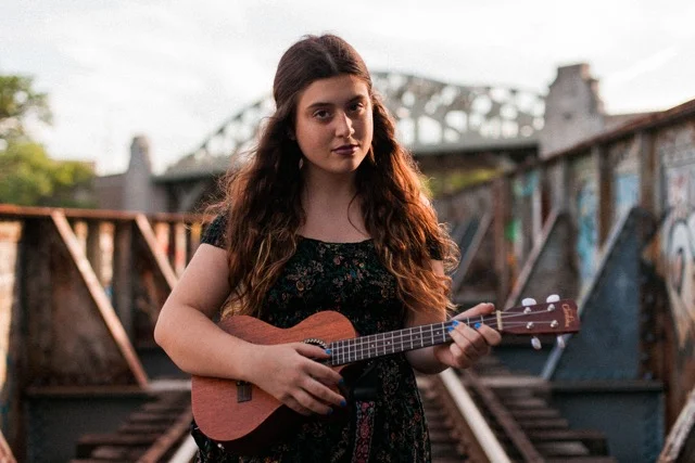Emma Jayne is a Chicago native singer-songwriter. She studied jazz piano for fifteen years and is self taught on the ukulele. She draws her inspiration from her jazz background and love of pop to craft soul-filled songs filled with poignant, heartfelt storytelling. For lovers of John Mayer, Carole King, and Adele. She begins a small tour of the East Coast and Midwest in February, sharing her debut full-length album, Jetlag, that she recorded in Nashville.