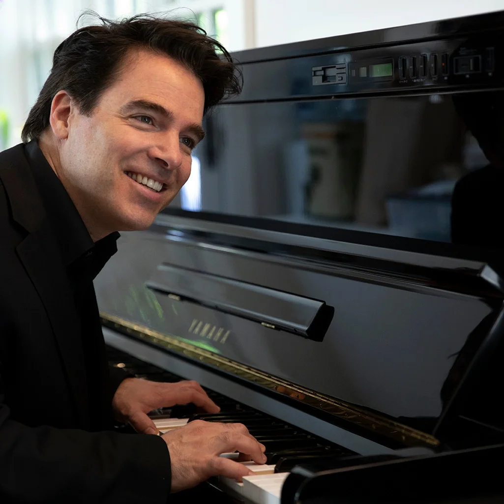 Daniel_Kelly_piano_04_black_low_res.jpg