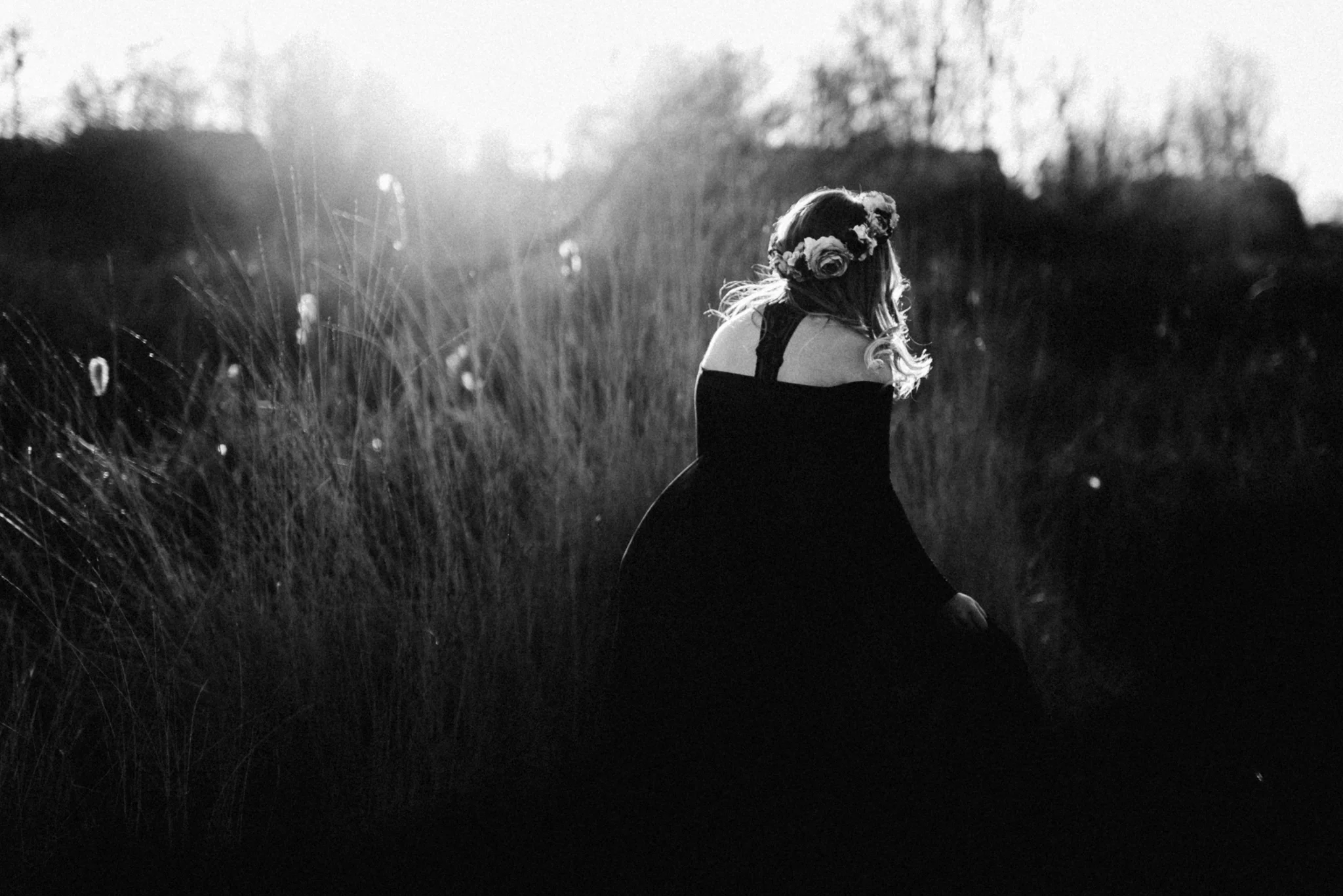 Boise Idaho Maternity Photographer Makayla Madden Photography Winter Maternity Session Maternity Gown Red Engagement Ring Maternity Session Sew Trendy Accessories