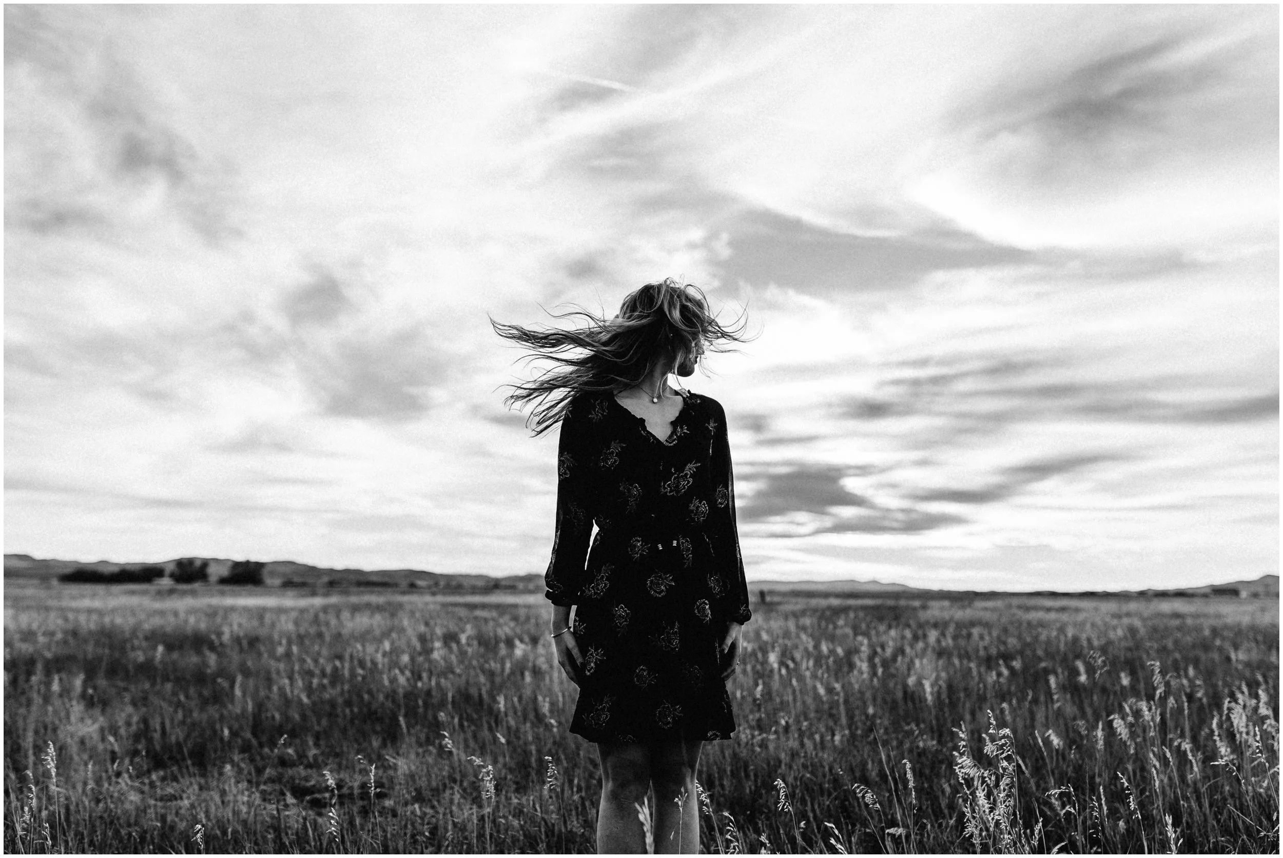 Makayla Madden Photography Boise Senior Photographer Idaho Fairfield Wheat Field Floppy Hat Senior Girl Outfit Ideas and Inspiration Miriam Black and White Hair Swish