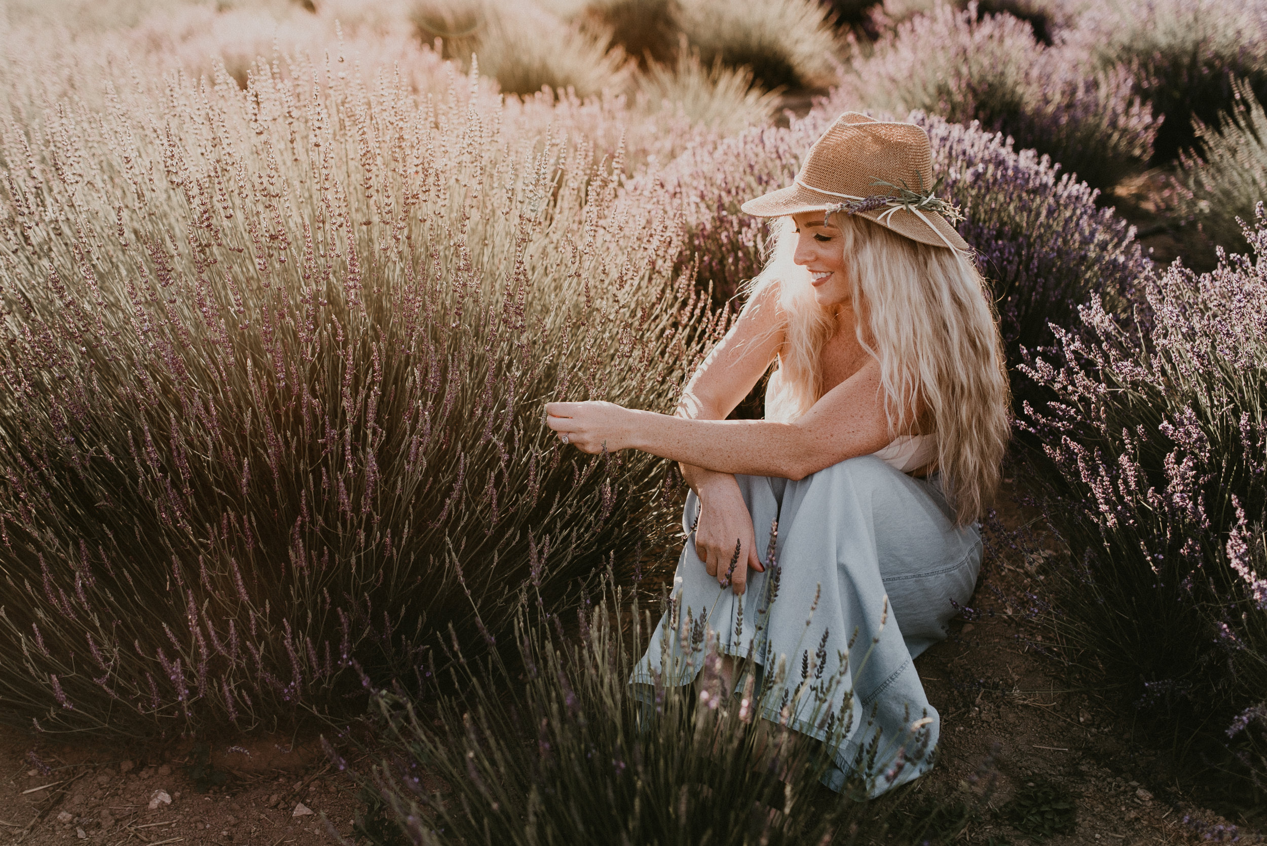 Boise Idaho Senior Photographer Wedding Makayla Madden Photography Boudoir Kuna Idaho Lavender Field Merchant Portrait Session Dreamy Golden Hour