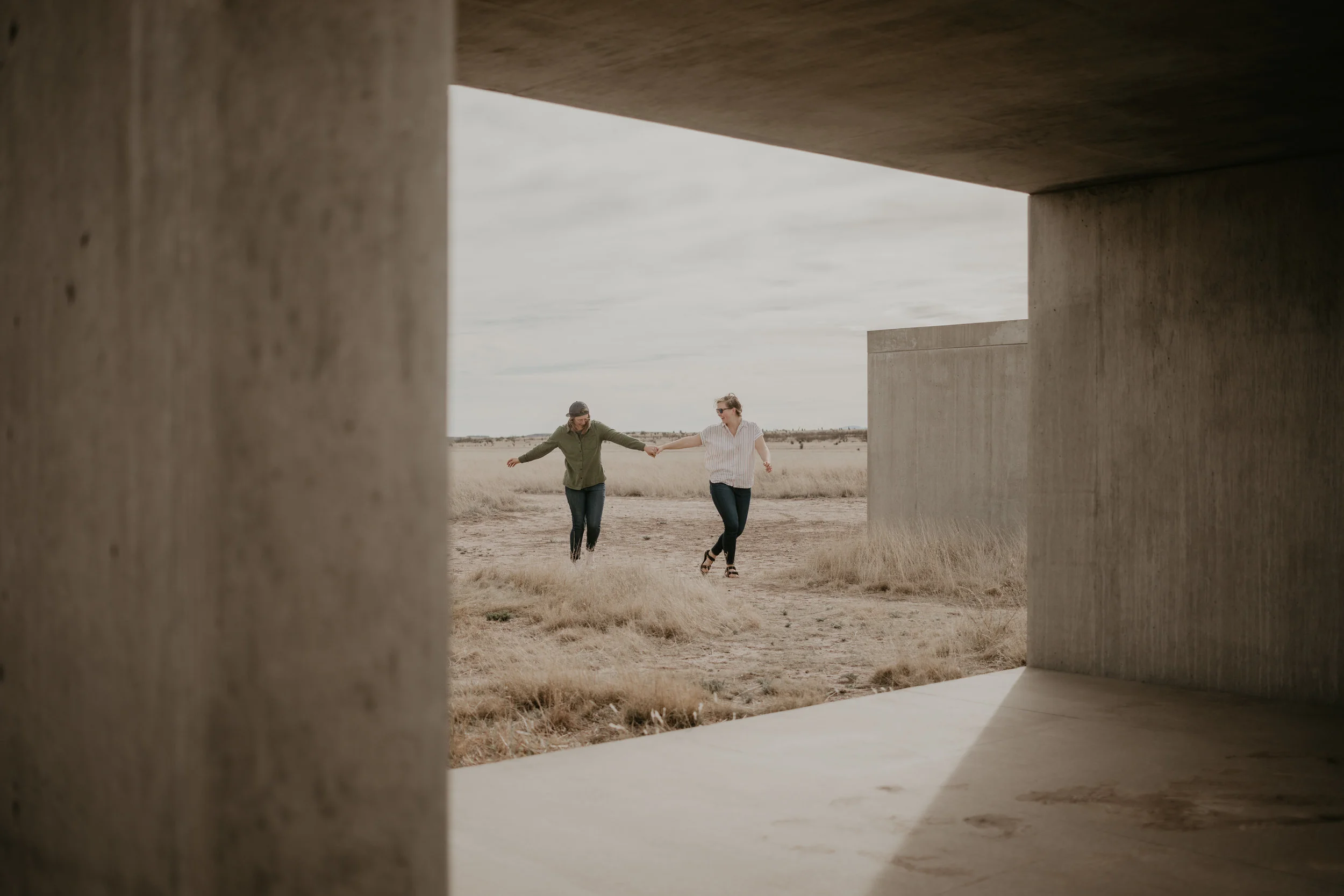 T+B_Desert_Couple_Session_Marfa_Texas_046.jpg