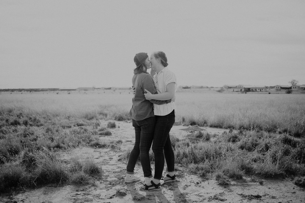 T+B_Desert_Couple_Session_Marfa_Texas_055.jpg