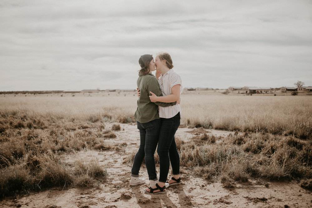 T+B_Desert_Couple_Session_Marfa_Texas_054.jpg