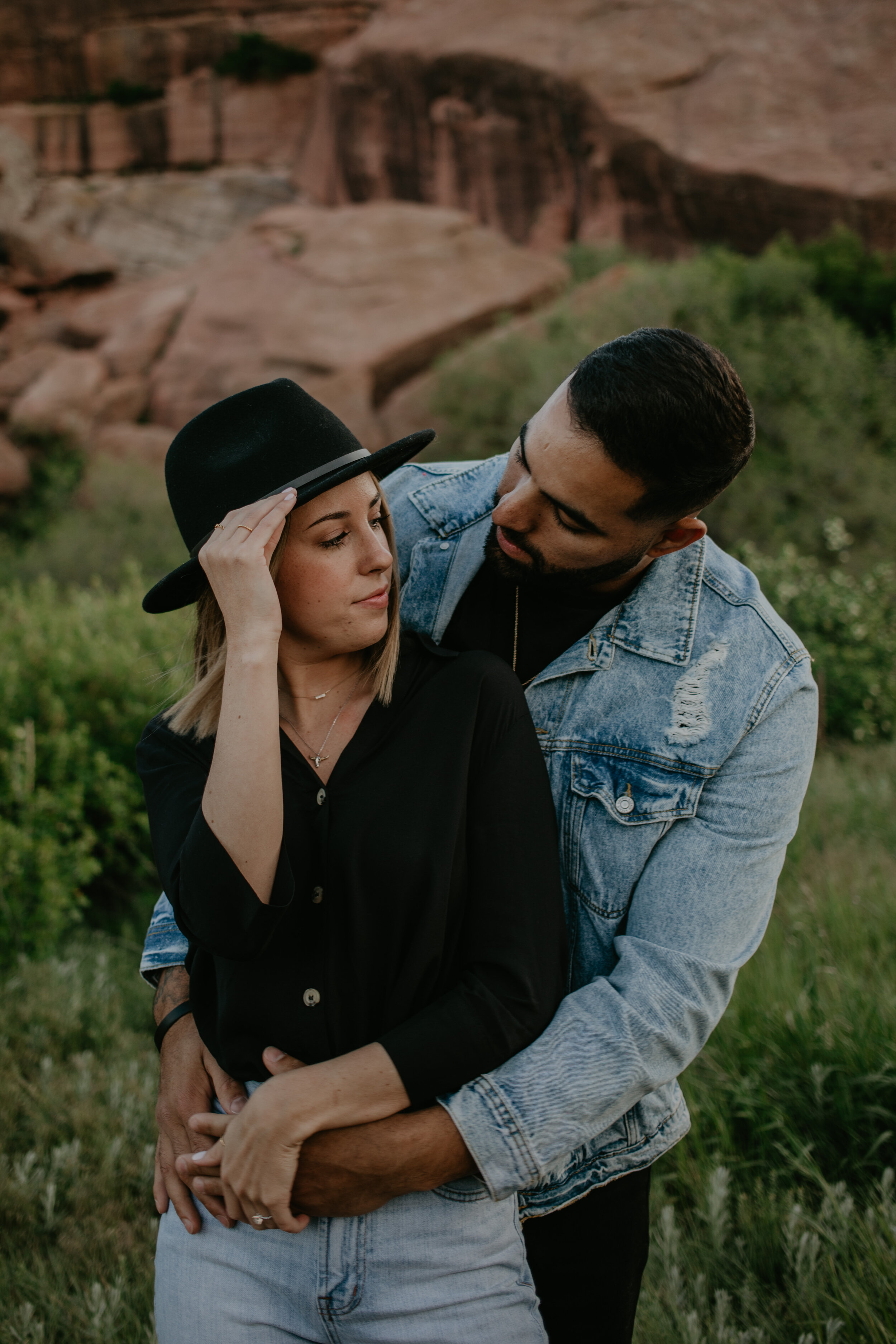 M+J_Red_Rocks_Colorado_Adventure_Session_Engagement_Inspiration_004.jpg