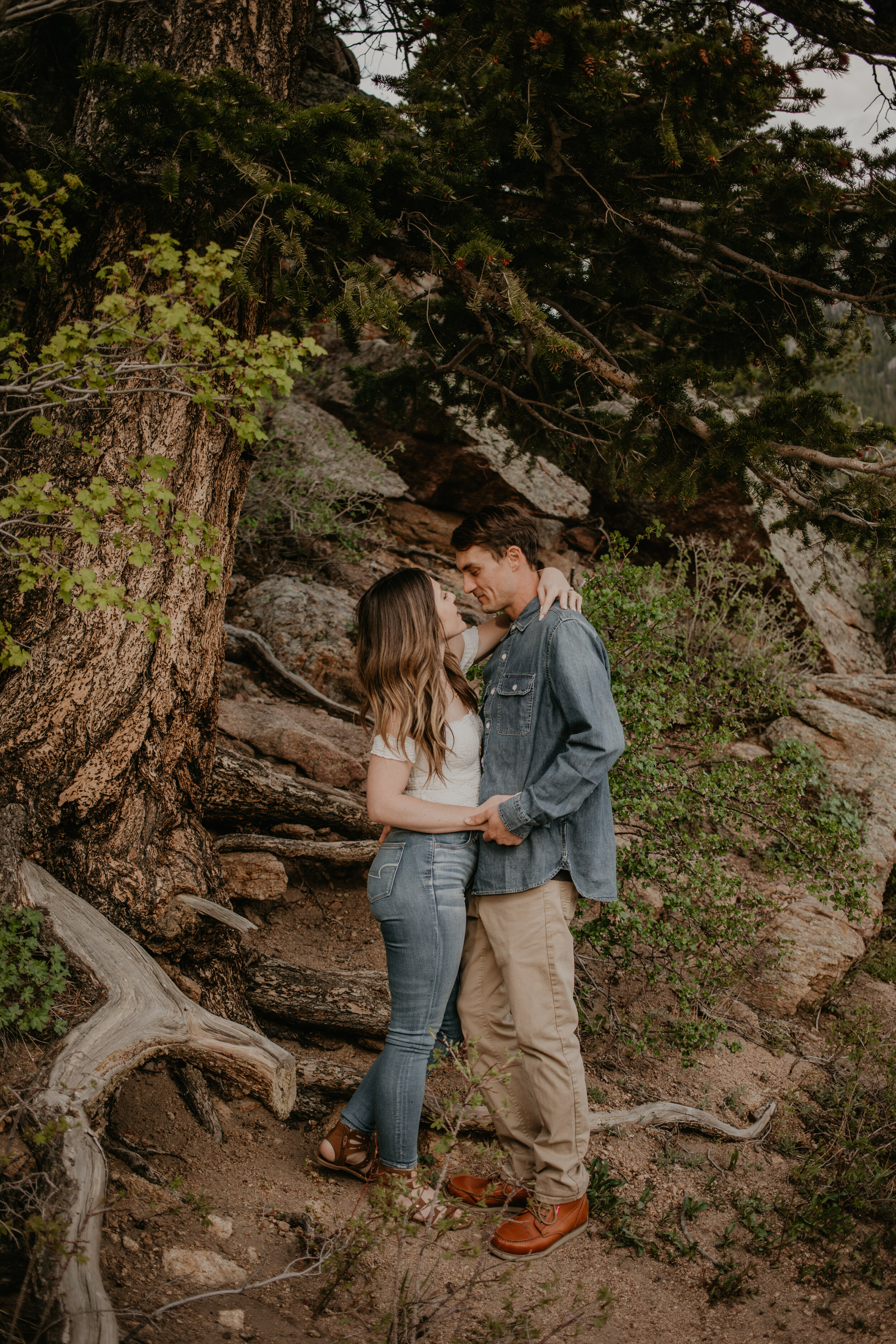 J+A_Rocky_Mountain_National_Park_Lily_Lake_Couple_Shoot_Inspiration_048.jpg