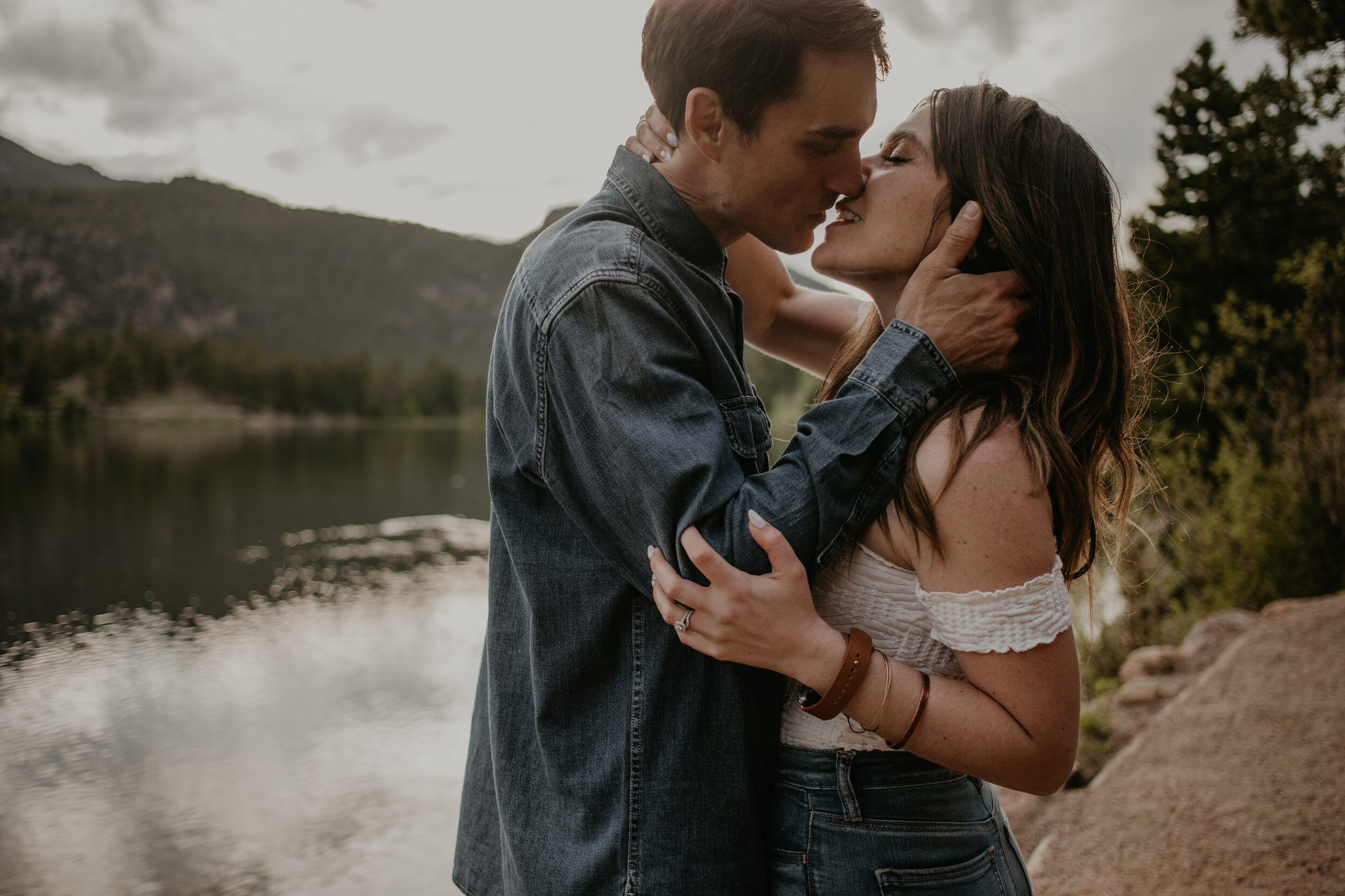 J+A_Rocky_Mountain_National_Park_Lily_Lake_Couple_Shoot_Inspiration_057.jpg