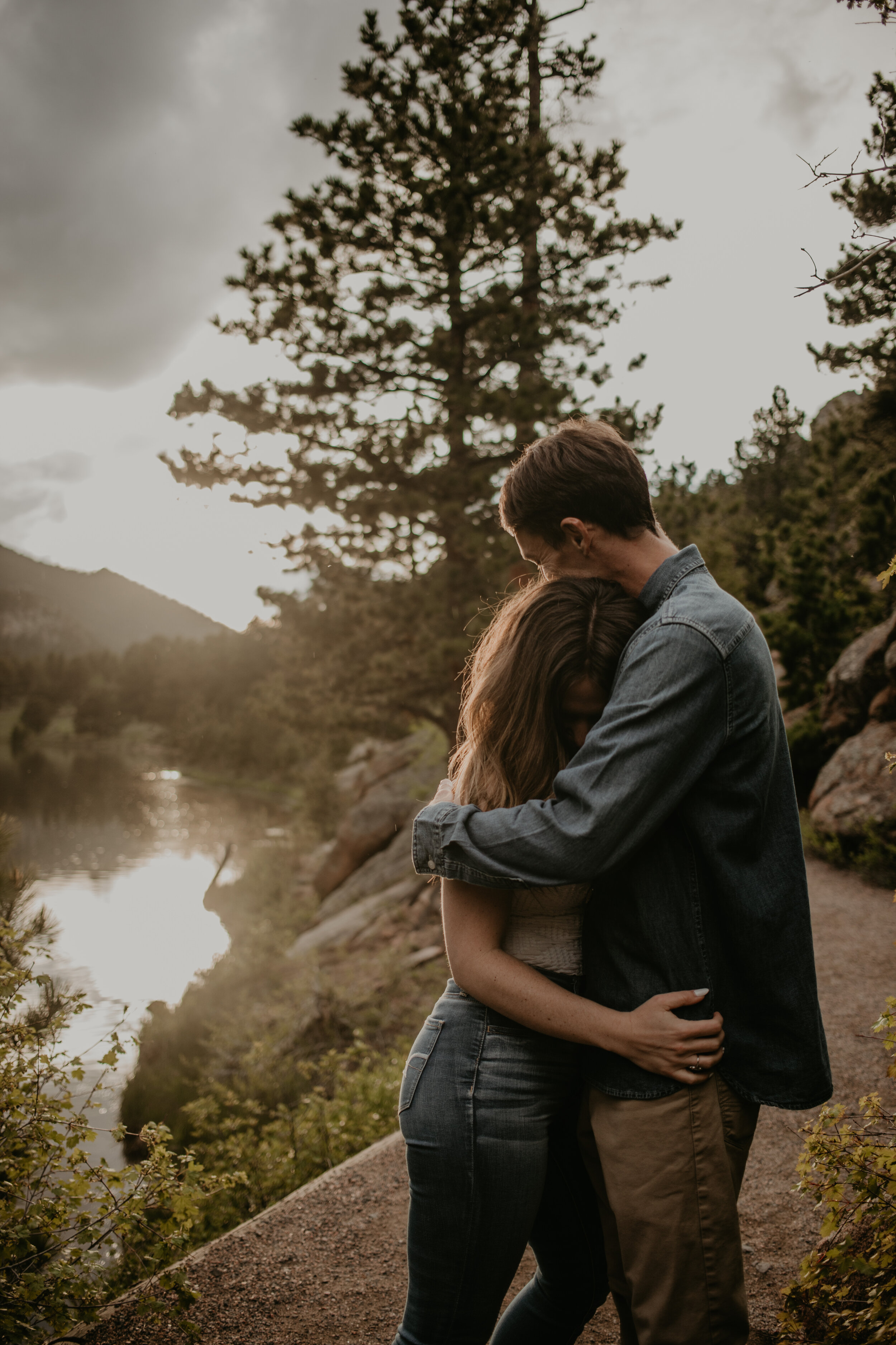 J+A_Rocky_Mountain_National_Park_Lily_Lake_Couple_Shoot_Inspiration_071.jpg