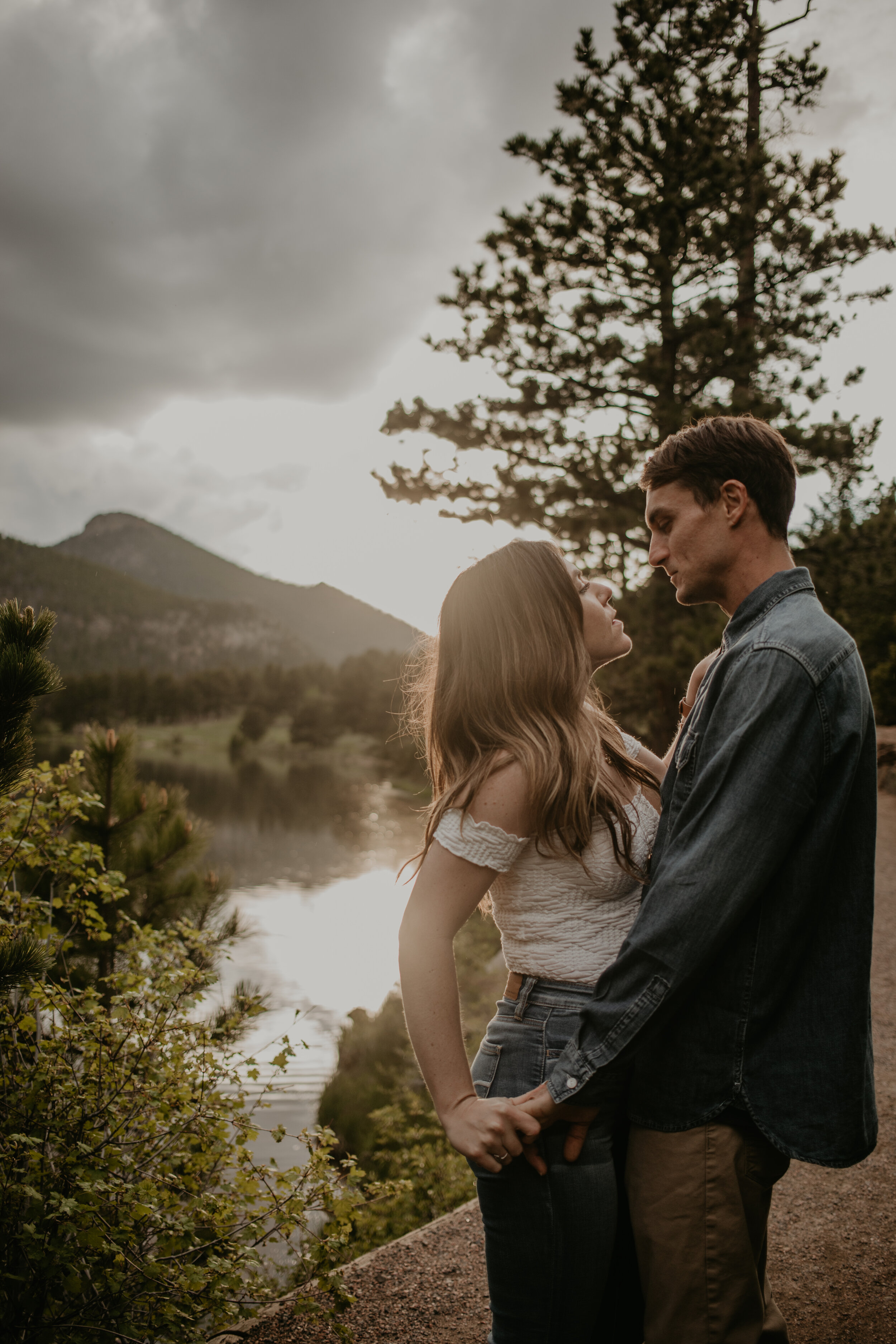 J+A_Rocky_Mountain_National_Park_Lily_Lake_Couple_Shoot_Inspiration_076.jpg