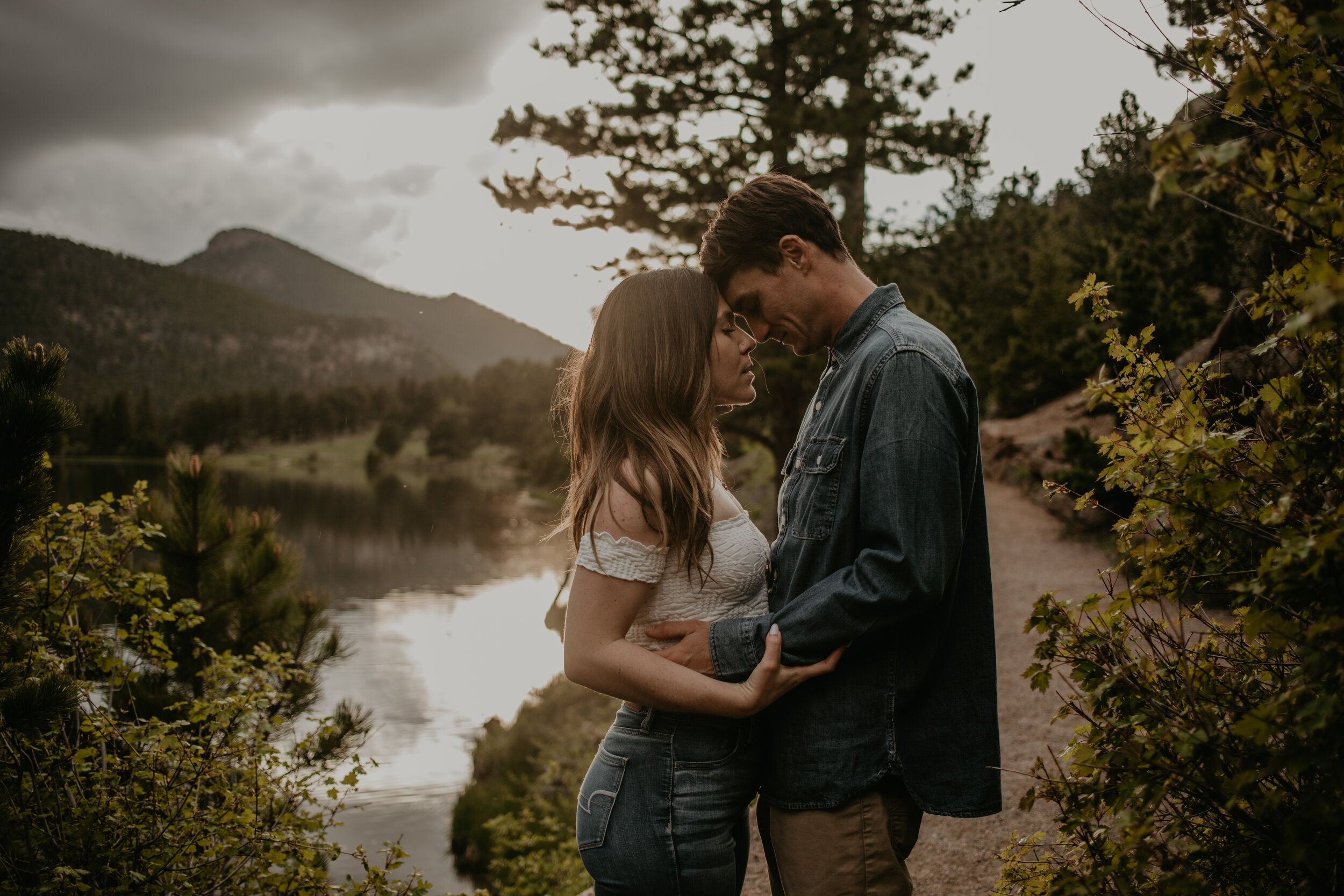 J+A_Rocky_Mountain_National_Park_Lily_Lake_Couple_Shoot_Inspiration_080.jpg