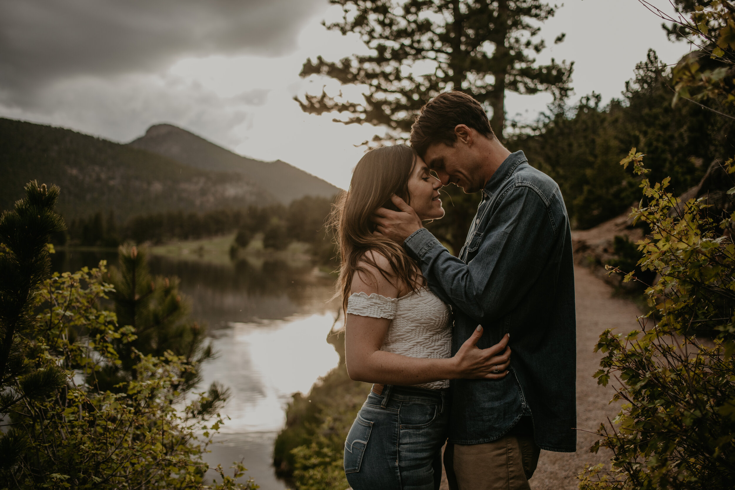 J+A_Rocky_Mountain_National_Park_Lily_Lake_Couple_Shoot_Inspiration_082.jpg