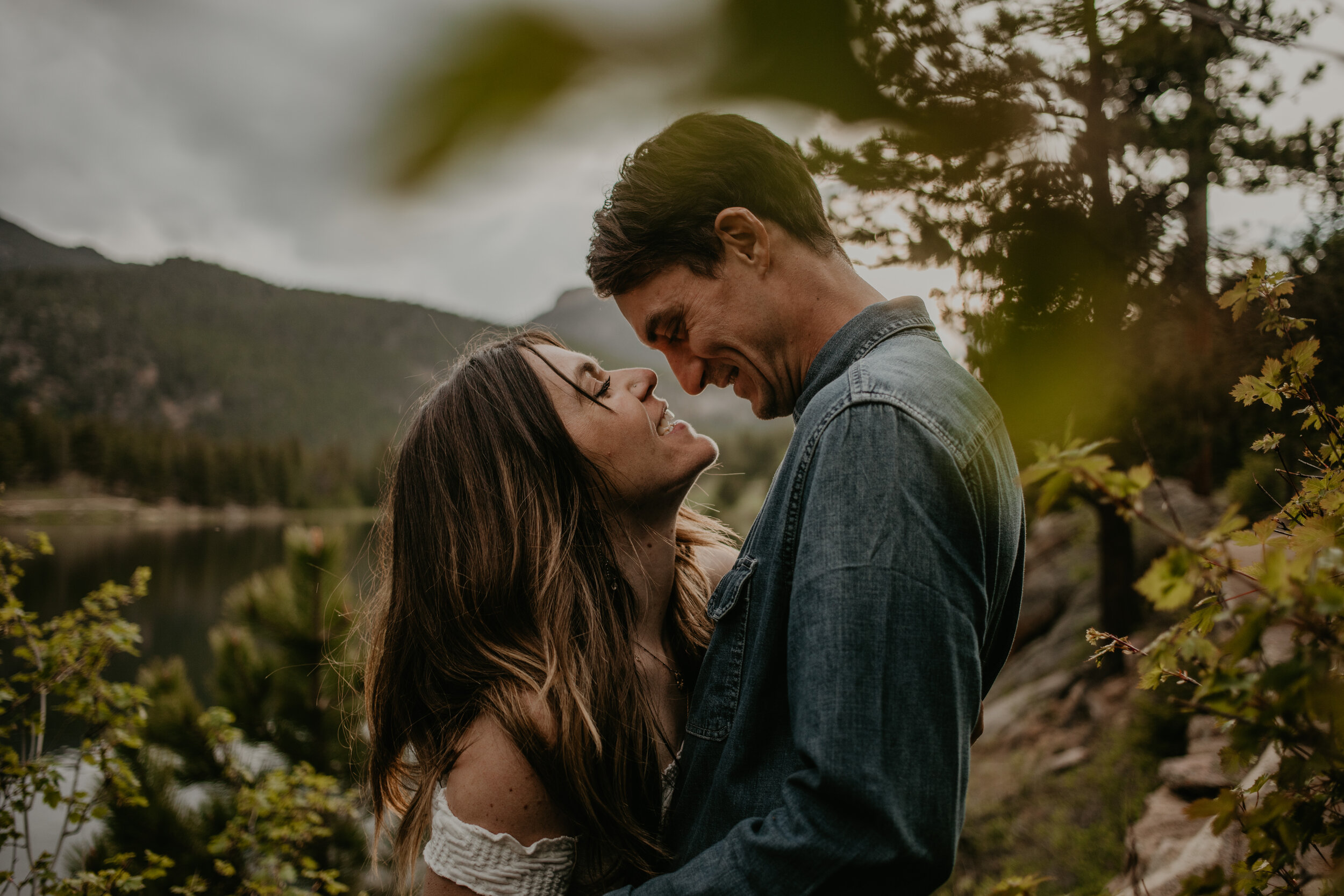 J+A_Rocky_Mountain_National_Park_Lily_Lake_Couple_Shoot_Inspiration_084.jpg