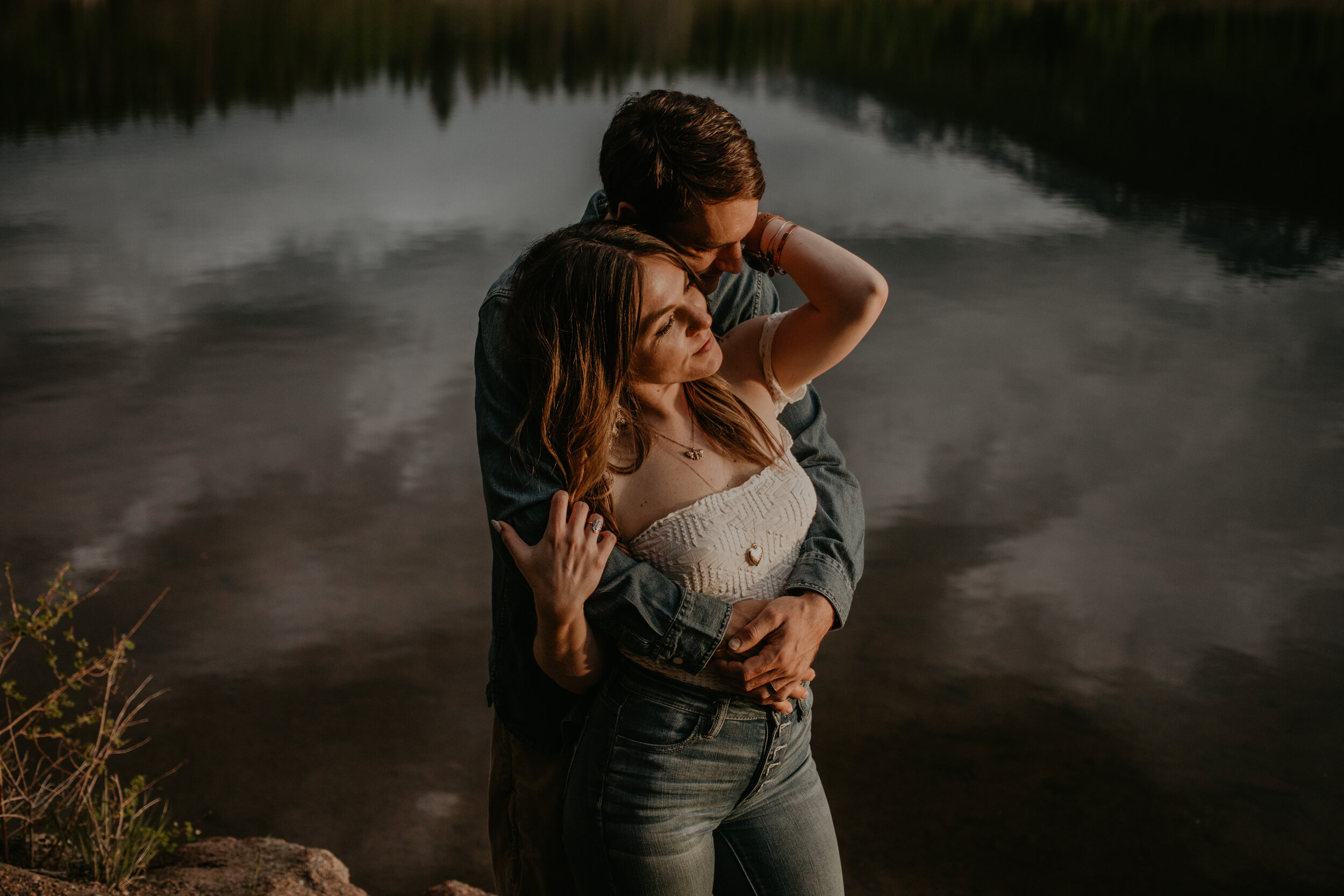 J+A_Rocky_Mountain_National_Park_Lily_Lake_Couple_Shoot_Inspiration_091.jpg