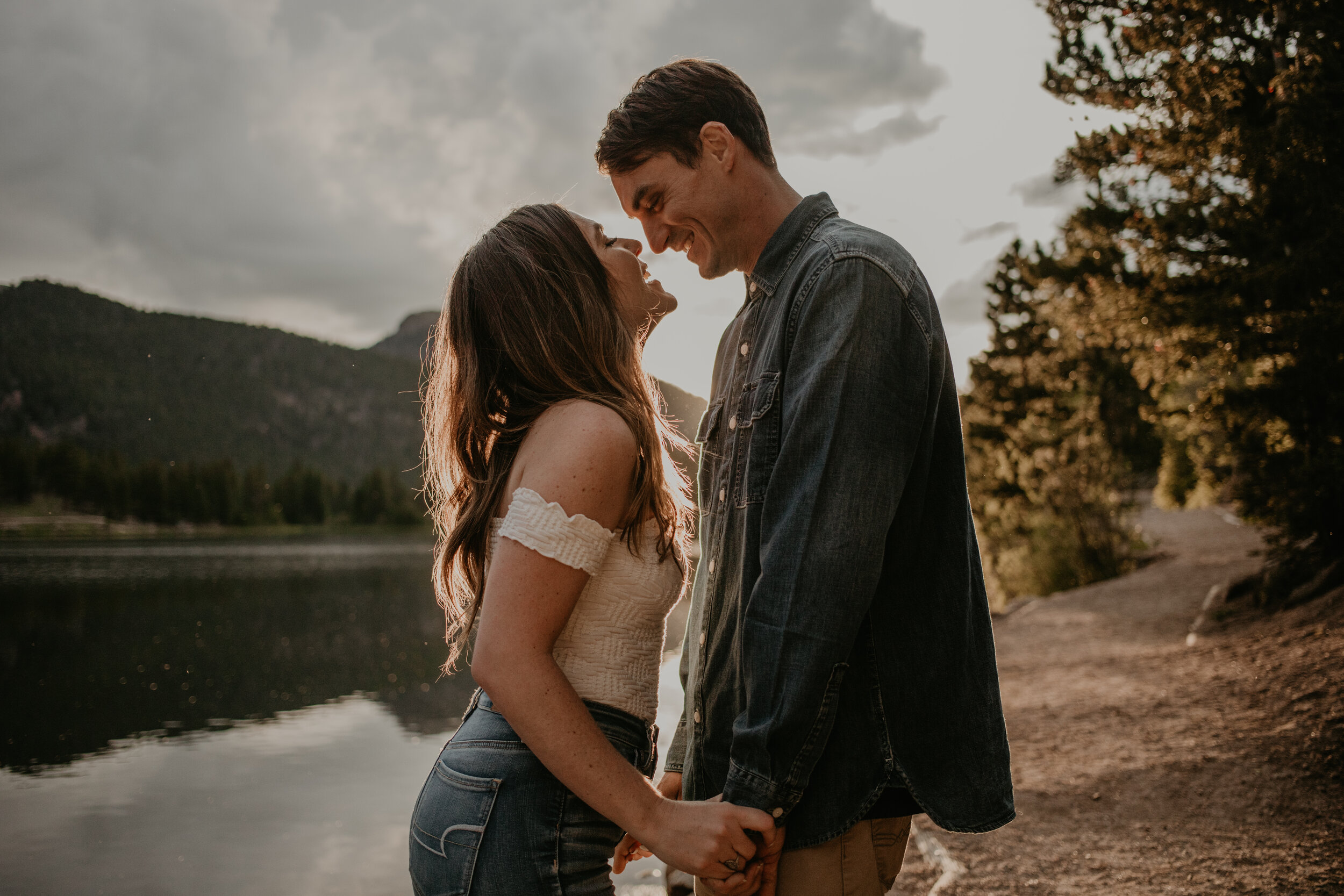 J+A_Rocky_Mountain_National_Park_Lily_Lake_Couple_Shoot_Inspiration_095.jpg