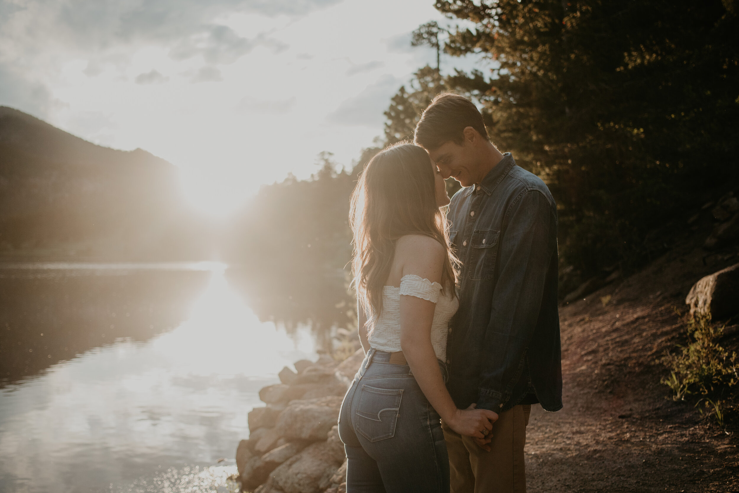 J+A_Rocky_Mountain_National_Park_Lily_Lake_Couple_Shoot_Inspiration_097.jpg