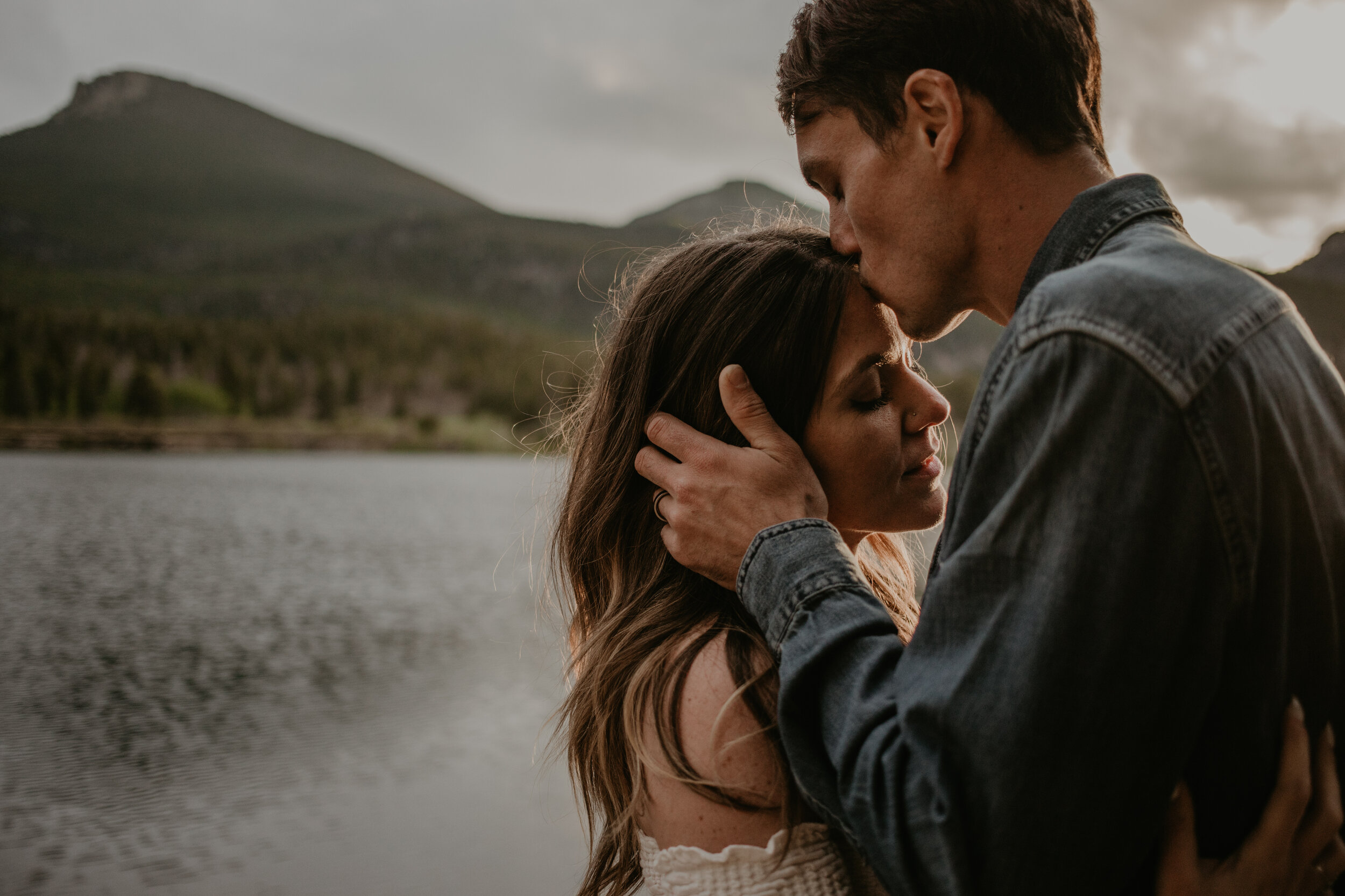J+A_Rocky_Mountain_National_Park_Lily_Lake_Couple_Shoot_Inspiration_104.jpg