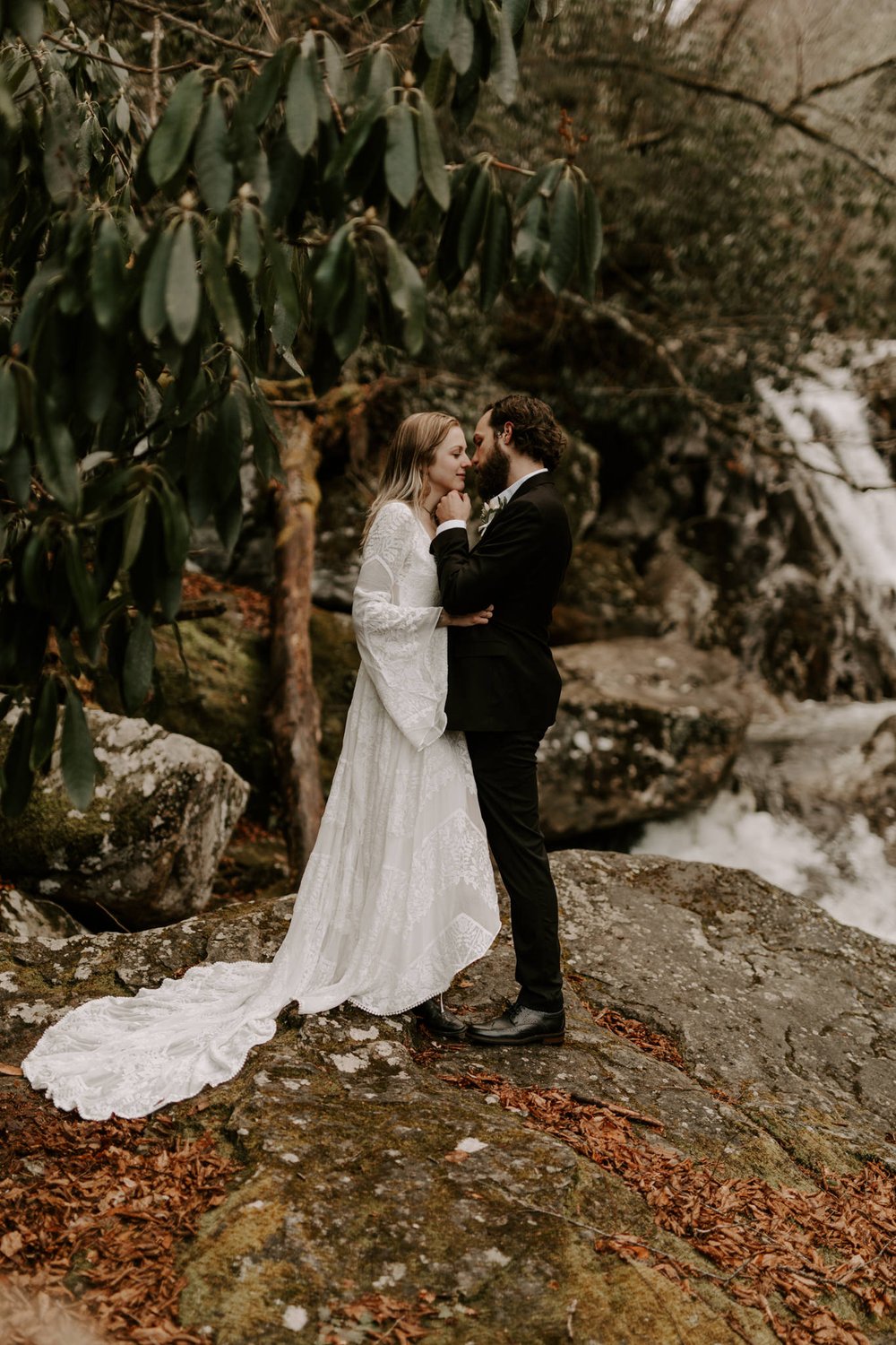 KT-Black-Balsam-Blue-Ridge-Parkway-Hiking-Snow-Winter-Elopement-North-Carolina-Asheville-073.jpg