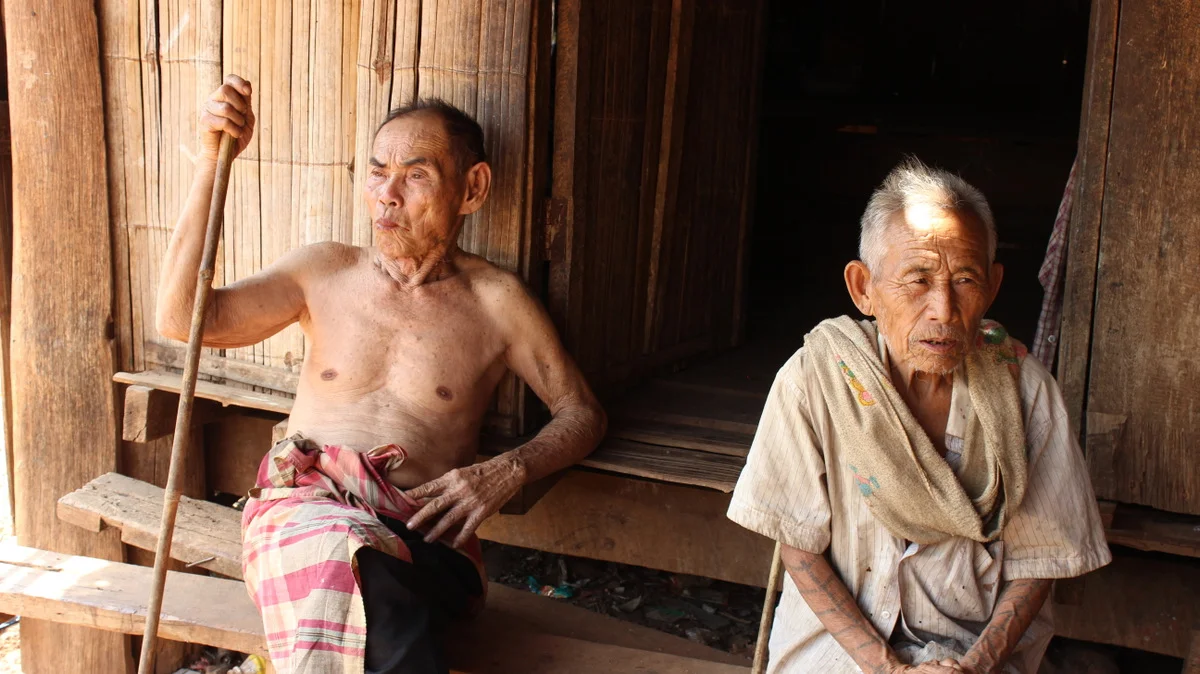 06-THAILAND_Two_old_friends_in_Pa_Pae.JPG