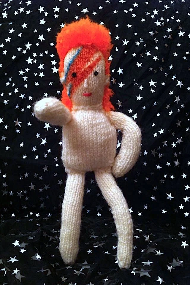 Because why SHOULDN’T Ziggy Stardust be immortalized as a hand-knitted doll? Image via The One Who Knits