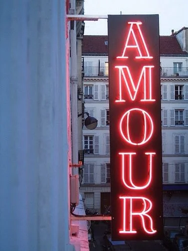 Amour Neon Light via allegoryofvanity.com