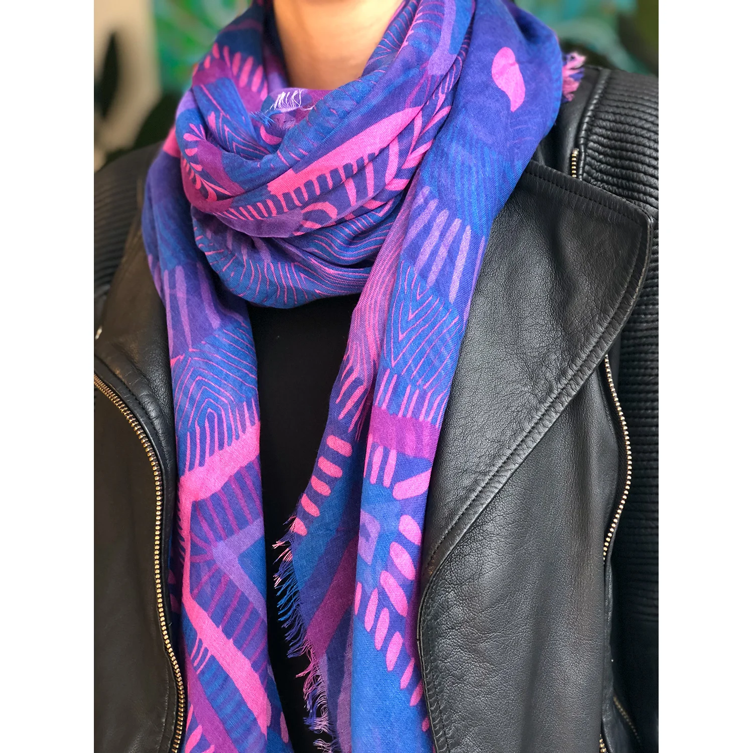 LizNehdi_LapisVoyeurScarf_Model1Web.jpg