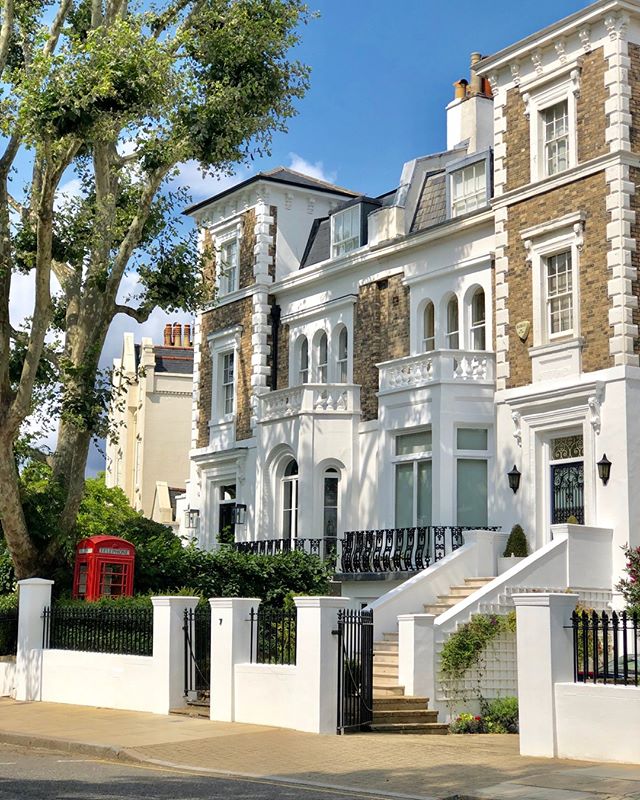 Notting Hill loveliness 😍 Especially love the iconic phone booth in the front yard 👍🏼 Wishing all of you a wonderful weekend 😘 ⠀⠀⠀⠀⠀⠀⠀⠀⠀
.⠀⠀⠀⠀⠀⠀⠀⠀⠀
.⠀⠀⠀⠀⠀⠀⠀⠀⠀
.⠀⠀⠀⠀⠀⠀⠀⠀⠀
.⠀⠀⠀⠀⠀⠀⠀⠀⠀
.⠀⠀⠀⠀⠀⠀⠀⠀⠀
.⠀⠀⠀⠀⠀⠀⠀⠀⠀
.⠀⠀⠀⠀⠀⠀⠀⠀⠀
.⠀⠀⠀⠀⠀⠀⠀⠀⠀
.⠀⠀⠀⠀⠀⠀⠀⠀⠀
.⠀⠀⠀⠀⠀⠀⠀⠀⠀