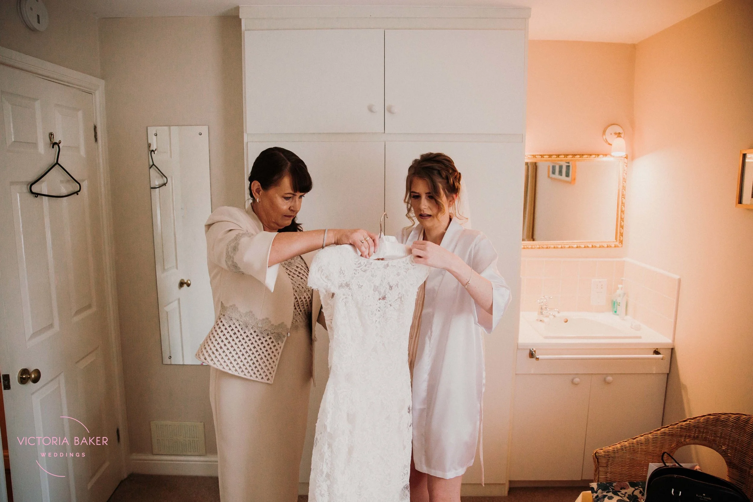 VICTORIABAKERWEDDINGSAbby&MattBarmbyfieldBarnWeddingPhotographer-84.jpg