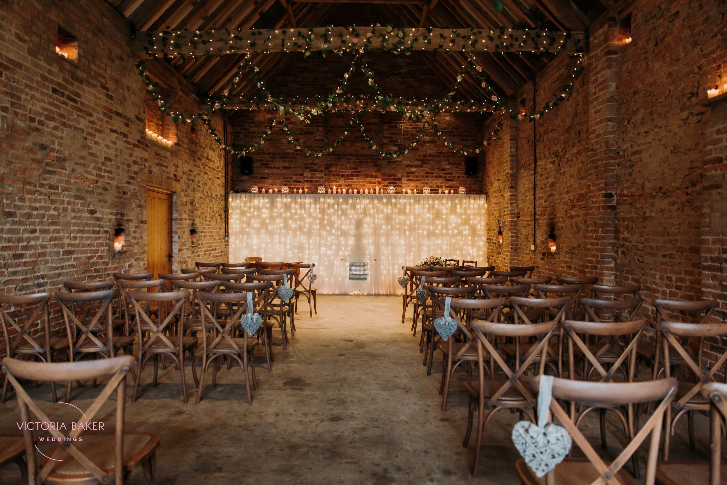 VICTORIABAKERWEDDINGSAbby&MattBarmbyfieldBarnWeddingPhotographer-129.jpg