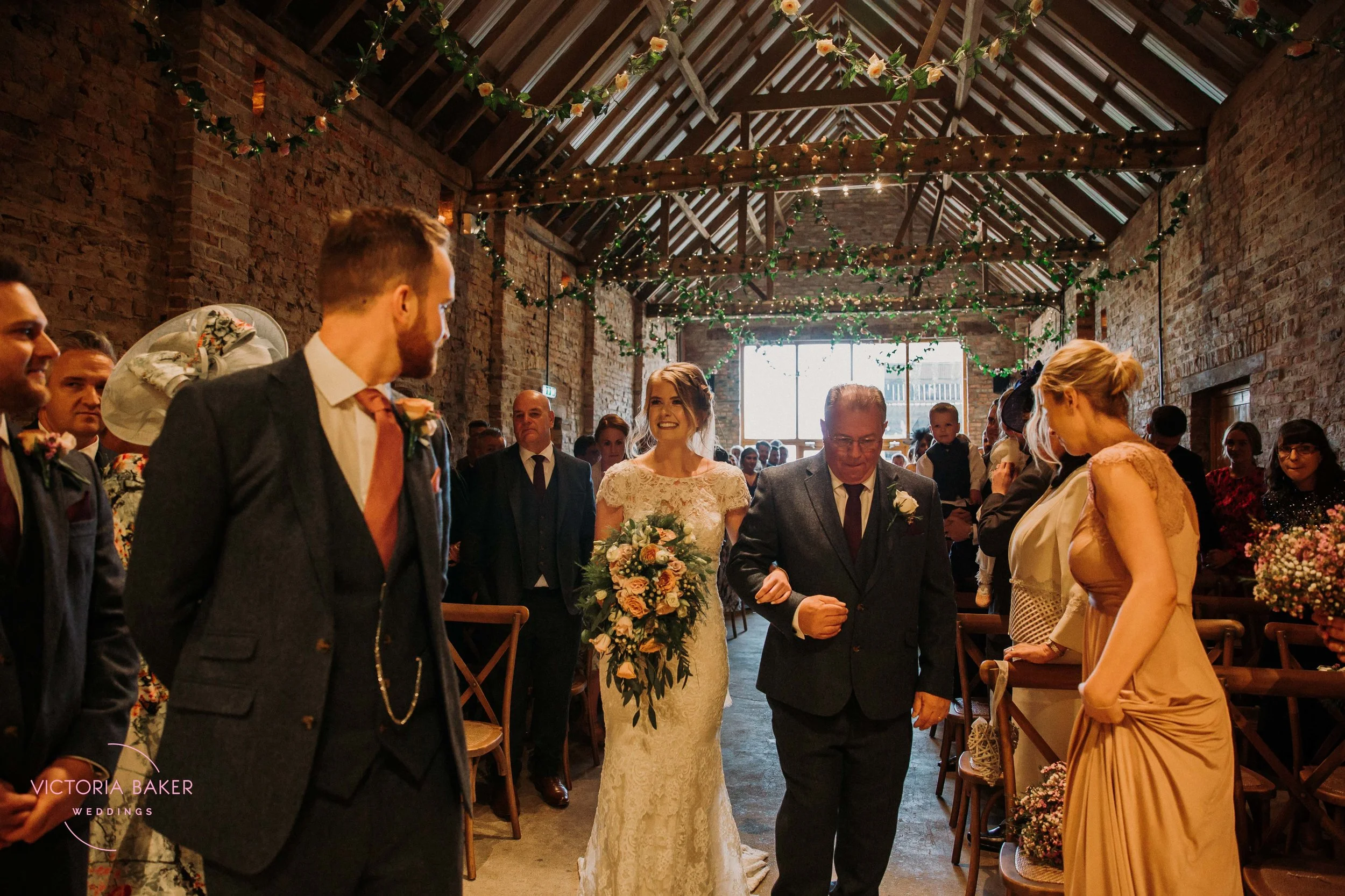 VICTORIABAKERWEDDINGSAbby&MattBarmbyfieldBarnWeddingPhotographer-182.jpg