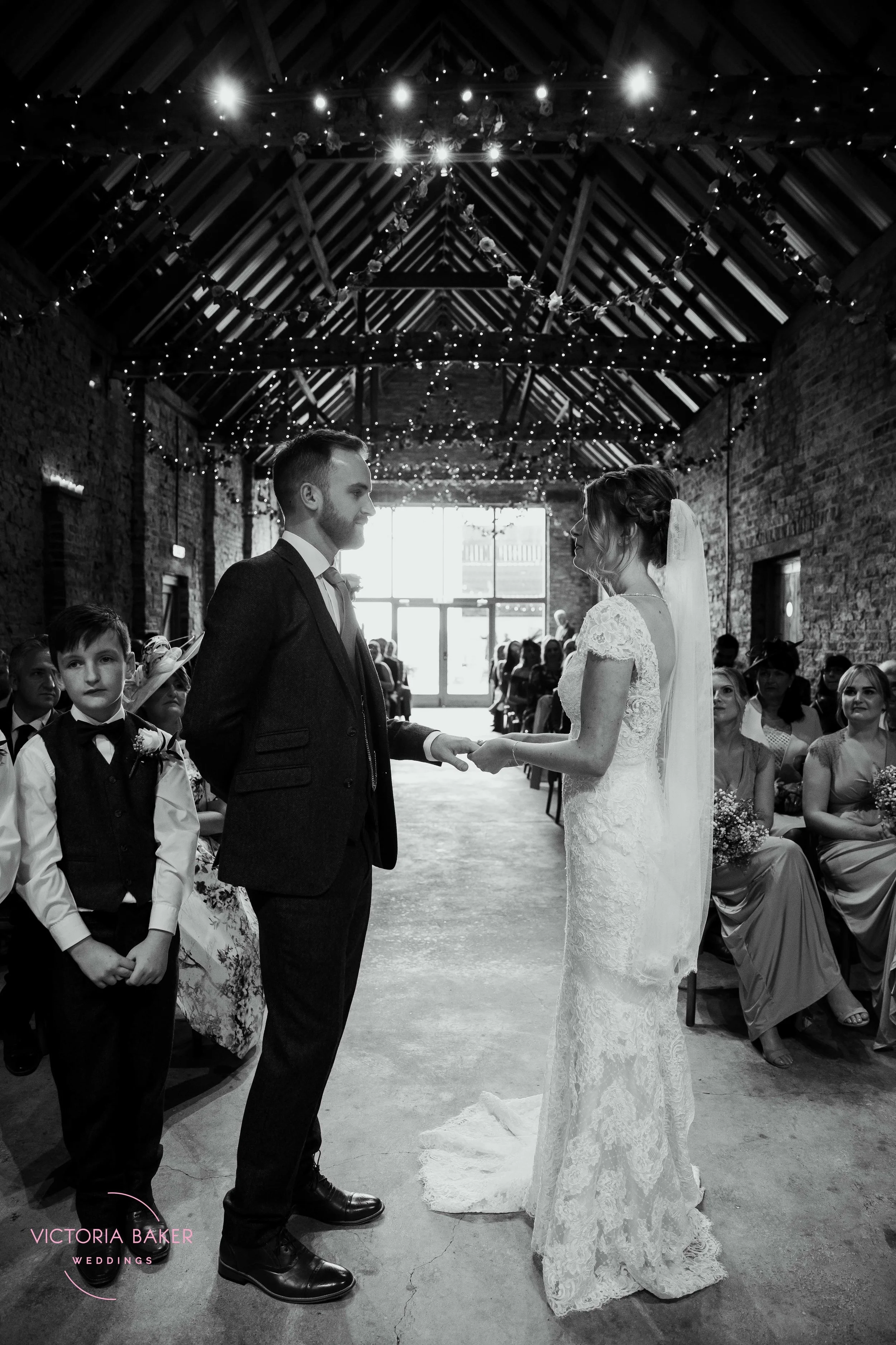 VICTORIABAKERWEDDINGSAbby&MattBarmbyfieldBarnWeddingPhotographer-201.jpg