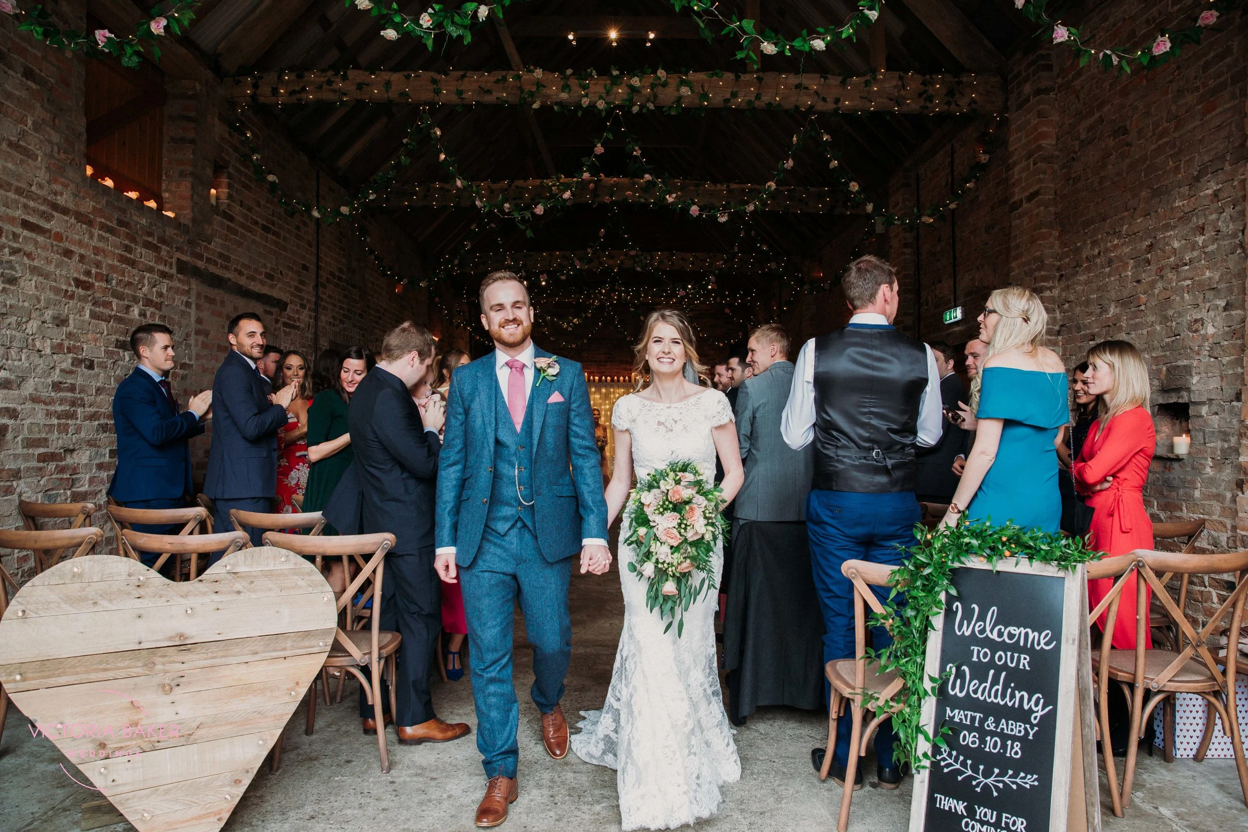 VICTORIABAKERWEDDINGSAbby&MattBarmbyfieldBarnWeddingPhotographer-223.jpg