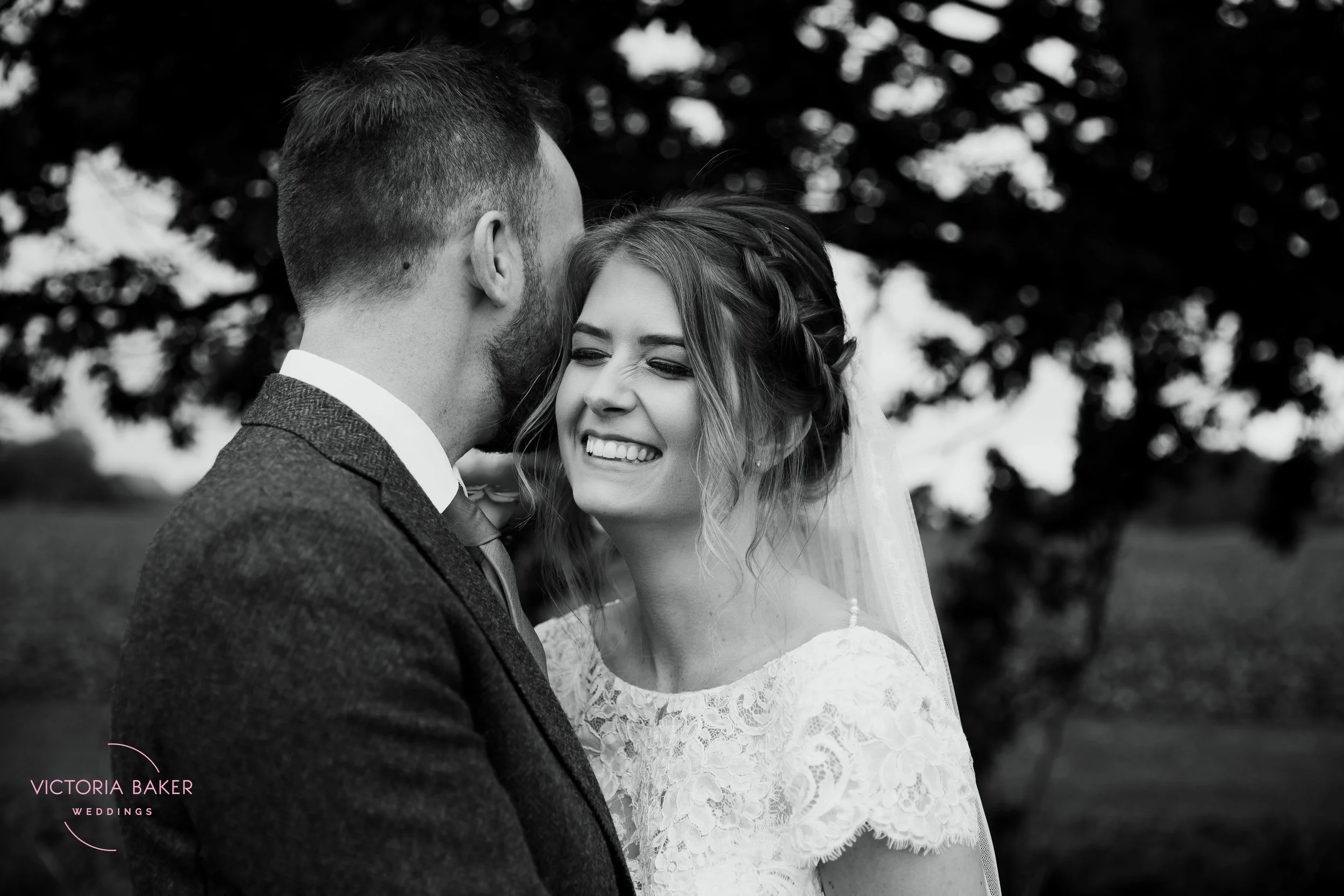 VICTORIABAKERWEDDINGSAbby&MattBarmbyfieldBarnWeddingPhotographer-277.jpg