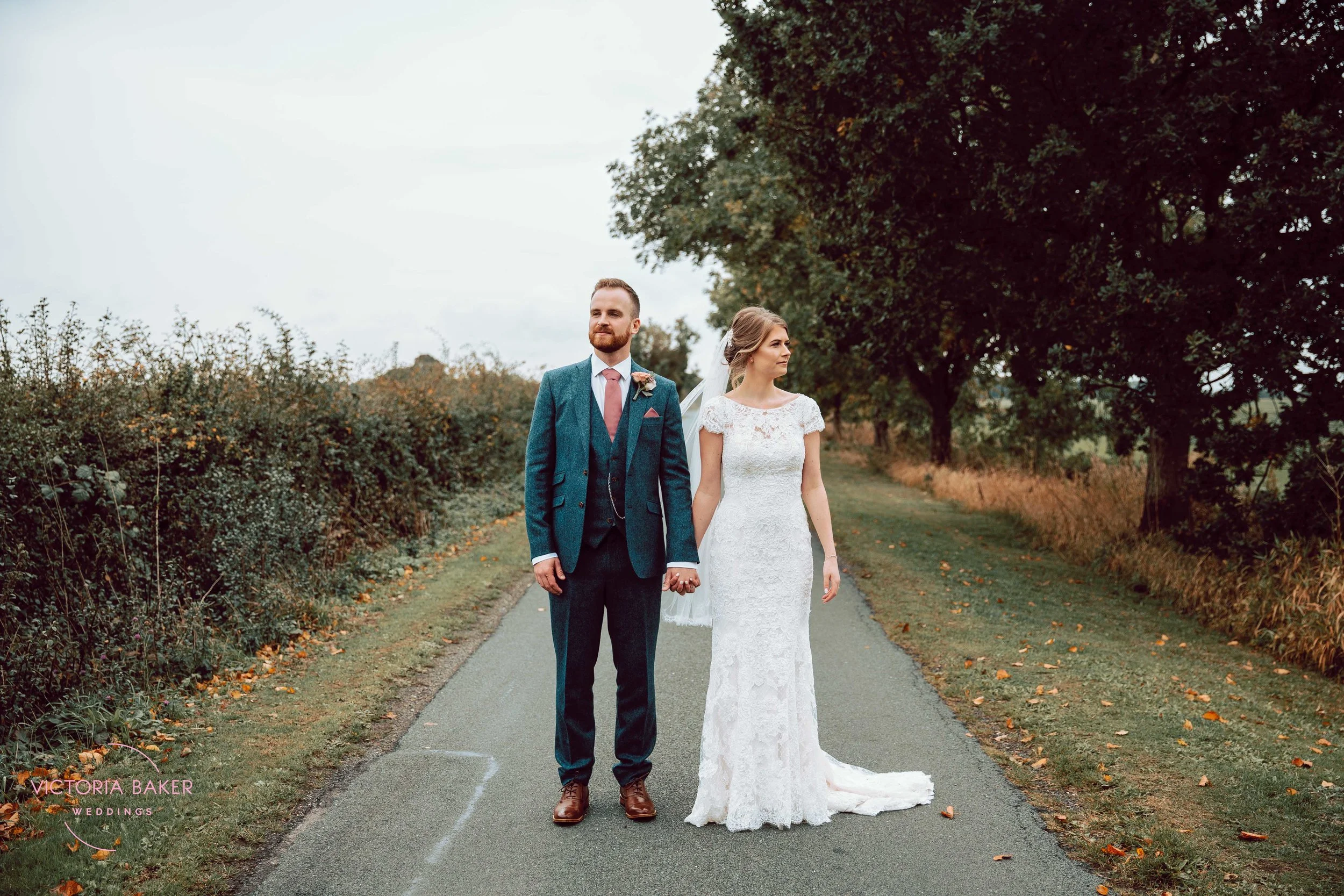 VICTORIABAKERWEDDINGSAbby&MattBarmbyfieldBarnWeddingPhotographer-264.jpg