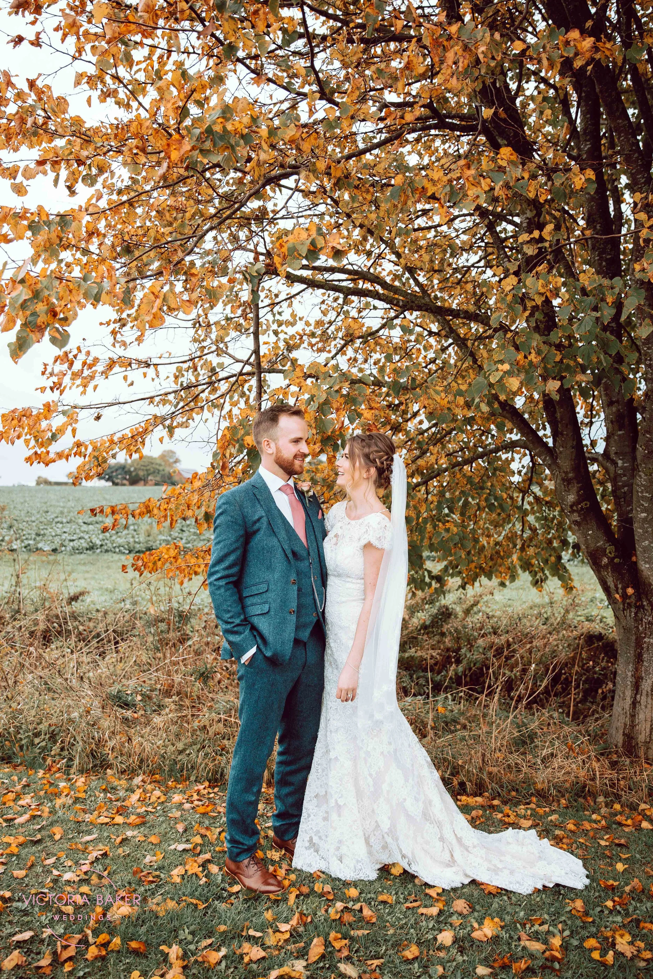 VICTORIABAKERWEDDINGSAbby&MattBarmbyfieldBarnWeddingPhotographer-252.jpg