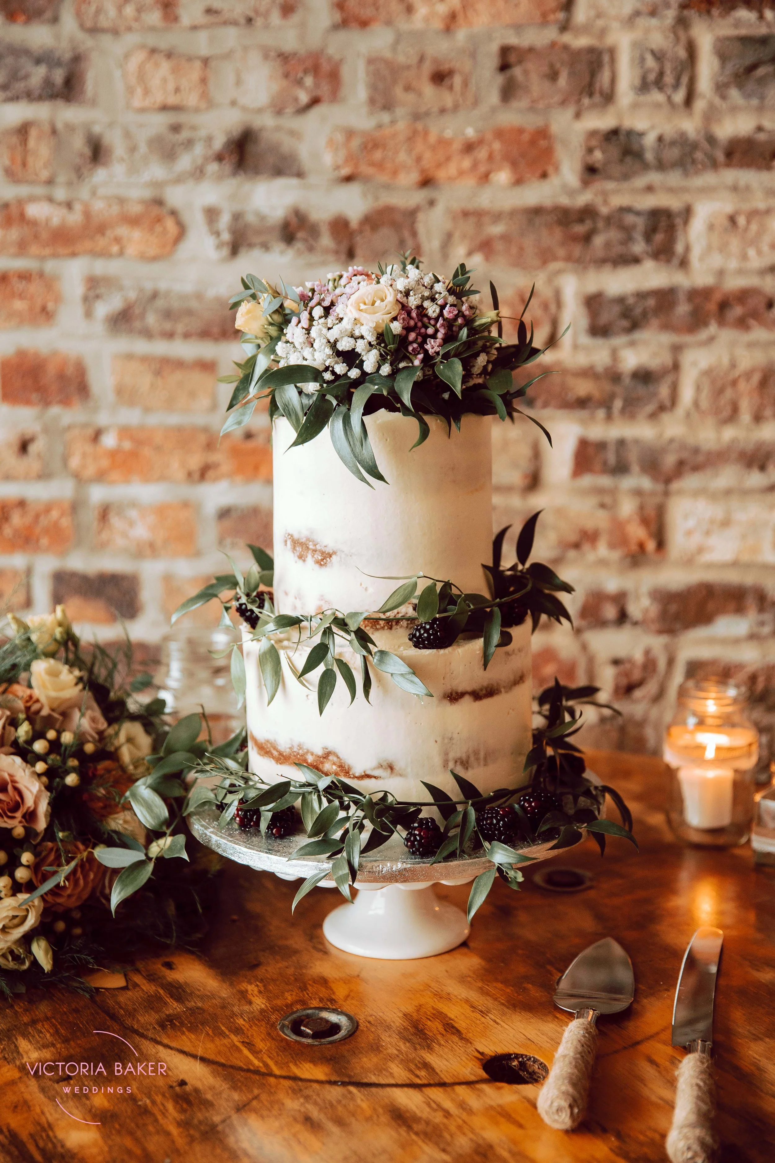 VICTORIABAKERWEDDINGSAbby&MattBarmbyfieldBarnWeddingPhotographer-415.jpg