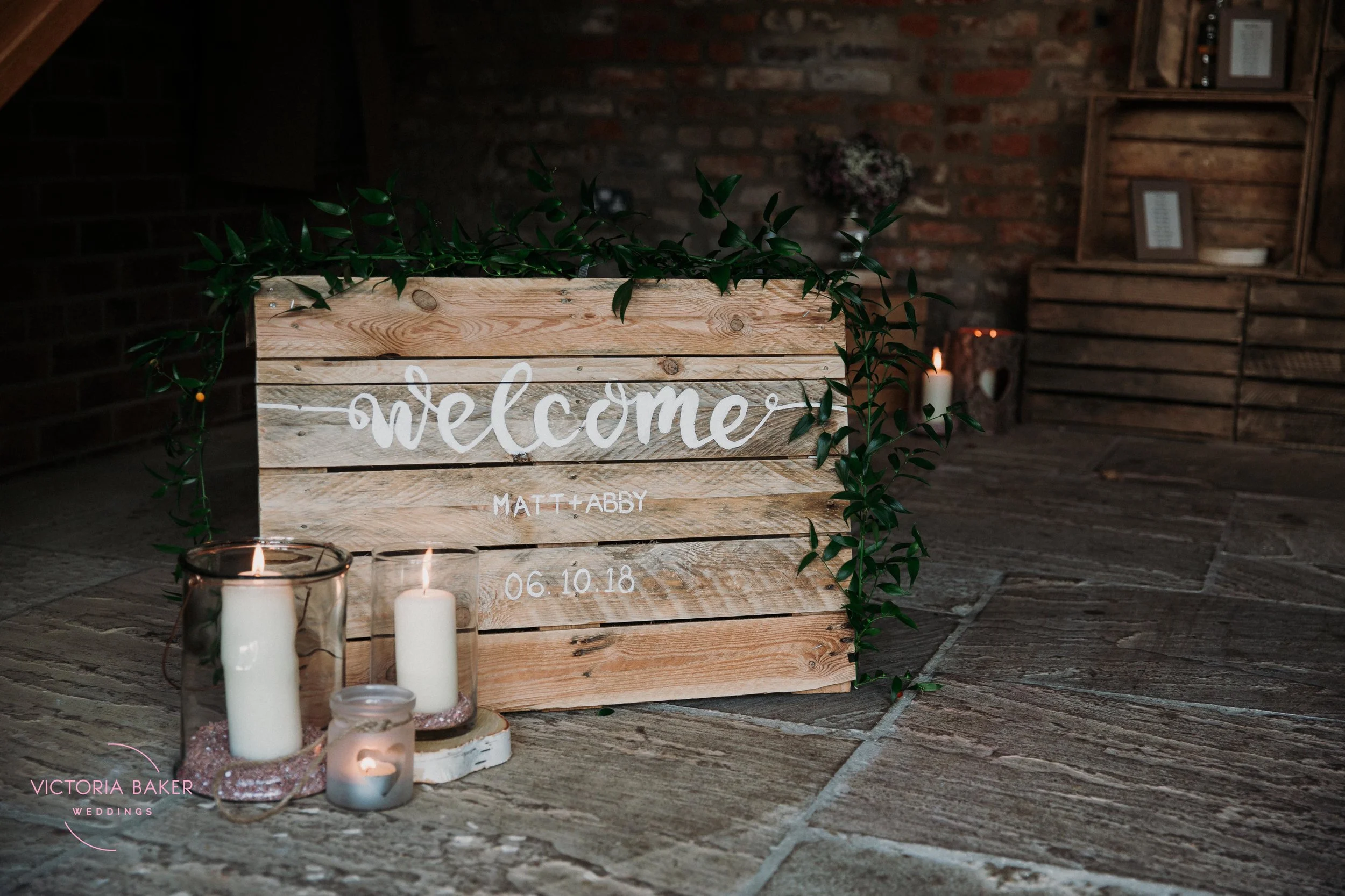 VICTORIABAKERWEDDINGSAbby&MattBarmbyfieldBarnWeddingPhotographer-439.jpg