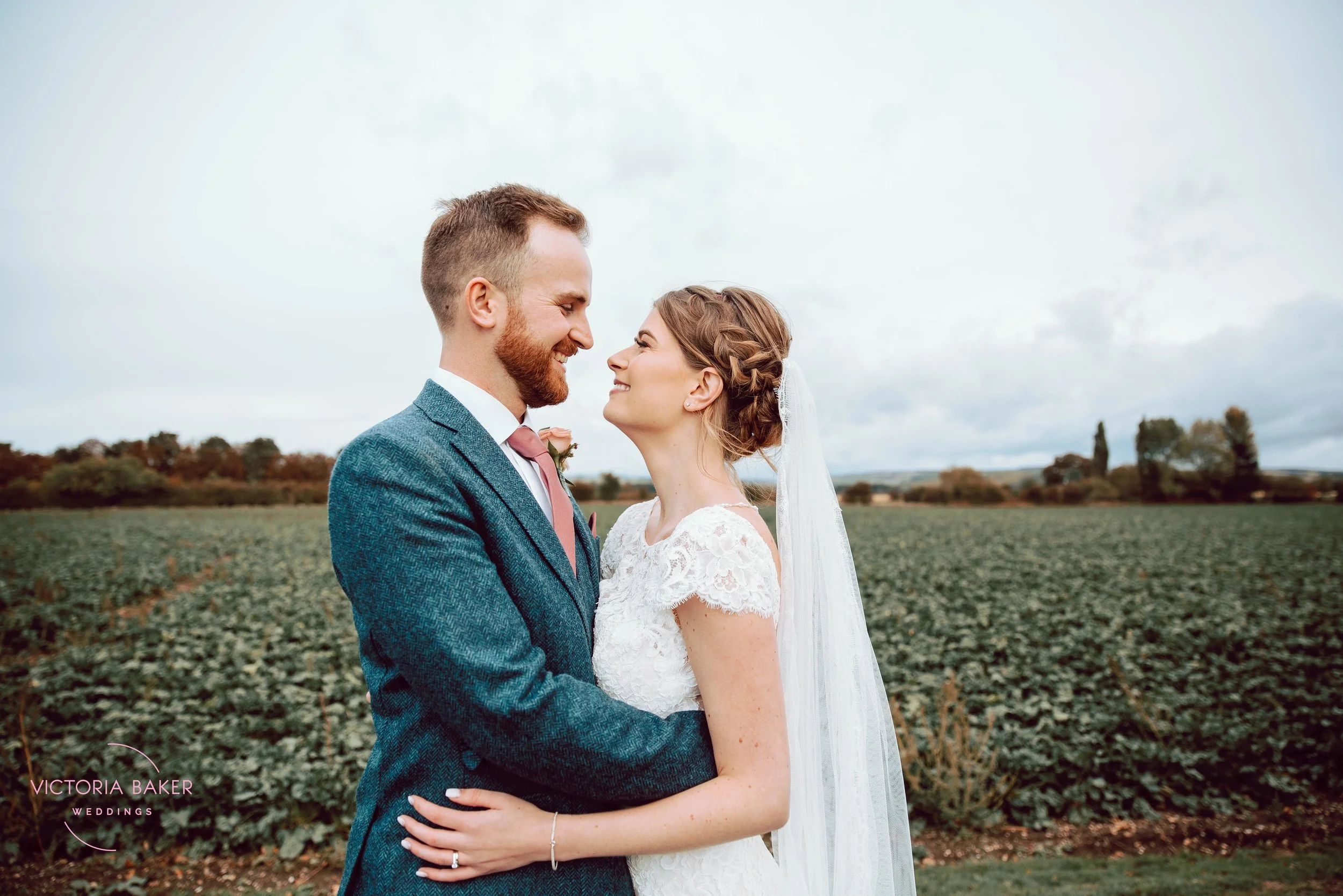 VICTORIABAKERWEDDINGSAbby&MattBarmbyfieldBarnWeddingPhotographer-358.jpg