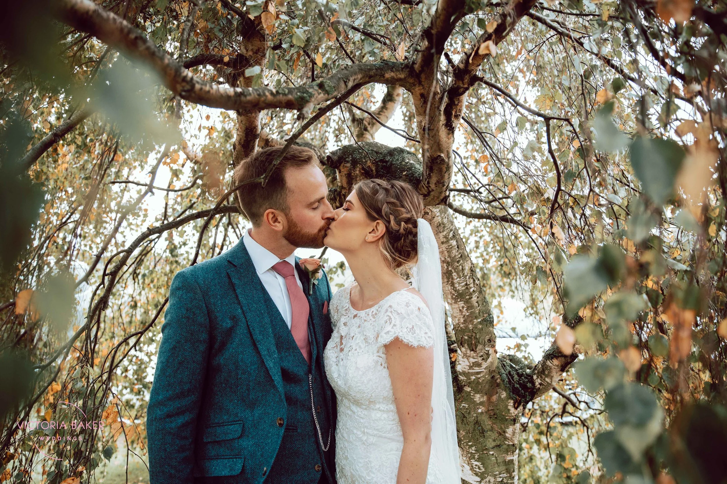 VICTORIABAKERWEDDINGSAbby&MattBarmbyfieldBarnWeddingPhotographer-368.jpg