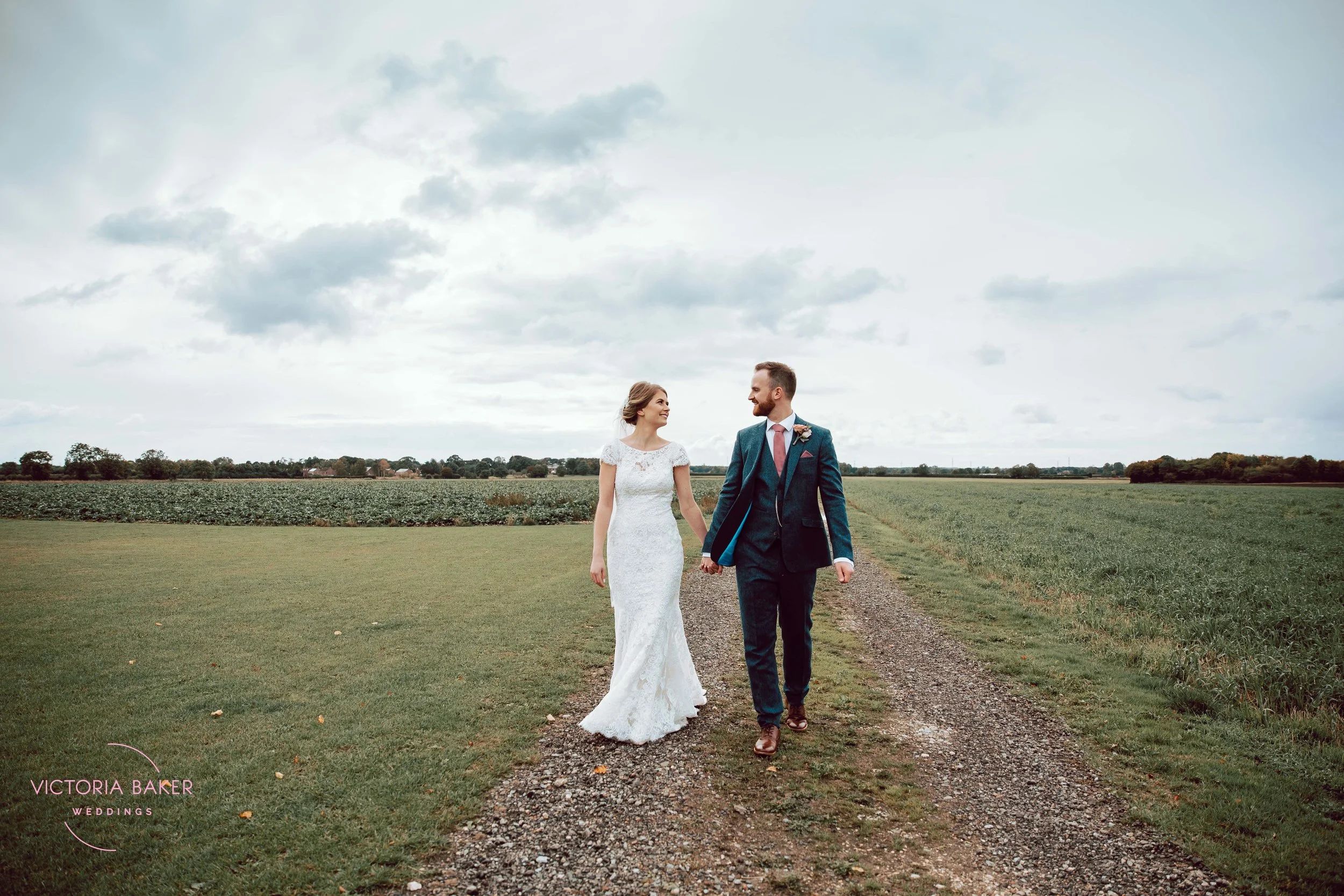 VICTORIABAKERWEDDINGSAbby&MattBarmbyfieldBarnWeddingPhotographer-385.jpg
