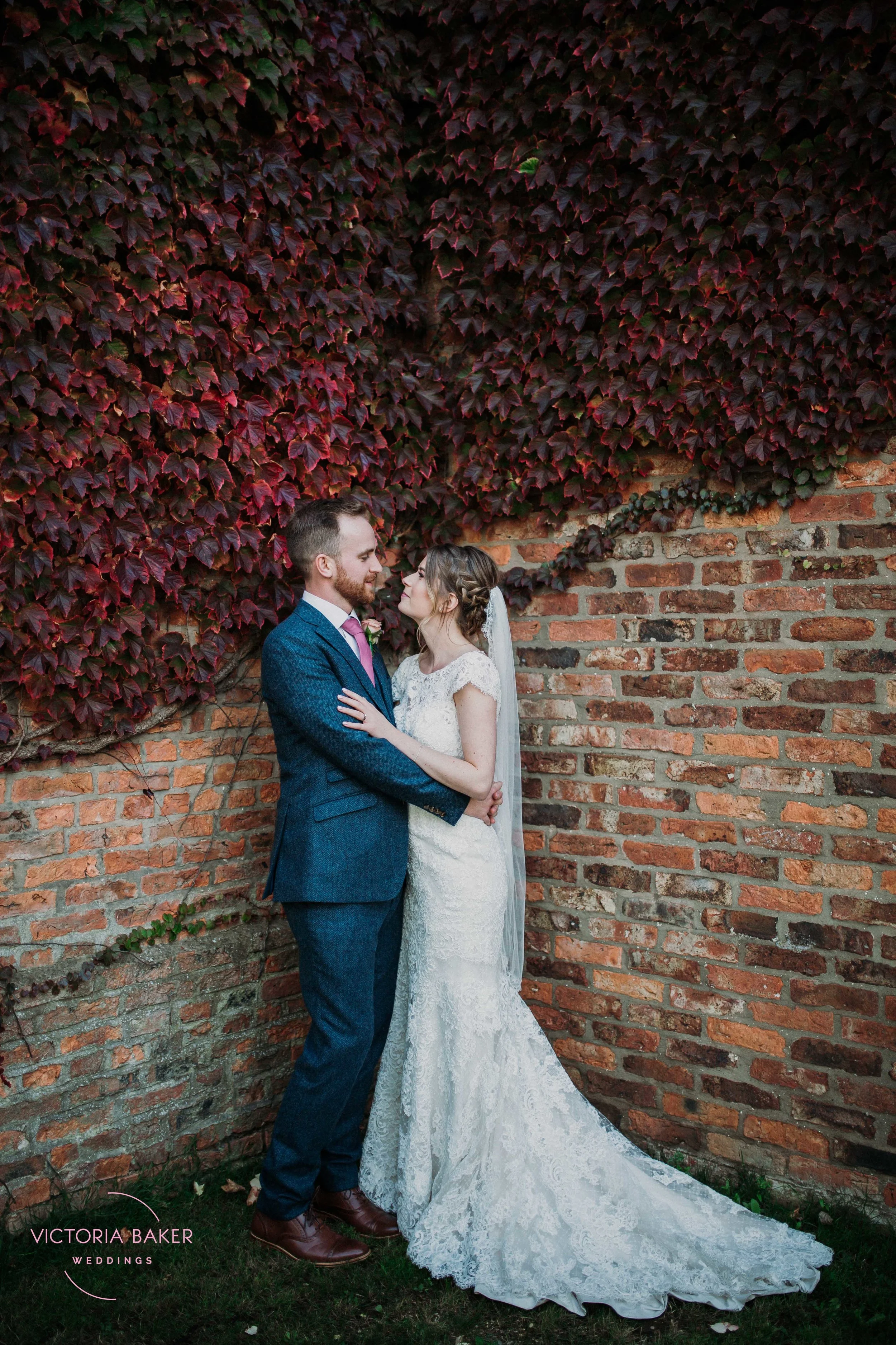 VICTORIABAKERWEDDINGSAbby&MattBarmbyfieldBarnWeddingPhotographer-554.jpg