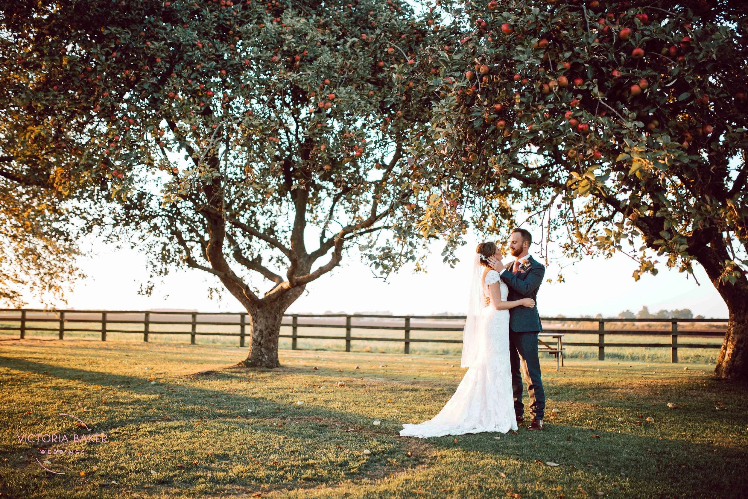 VICTORIABAKERWEDDINGSAbby&MattBarmbyfieldBarnWeddingPhotographer-615.jpg