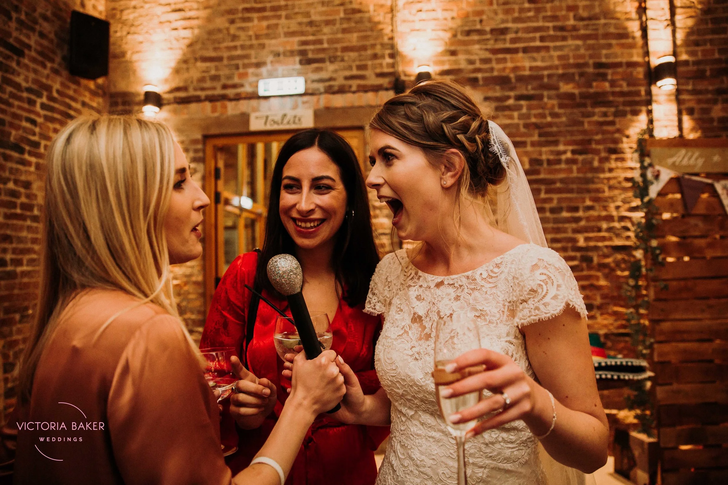 VICTORIABAKERWEDDINGSAbby&MattBarmbyfieldBarnWeddingPhotographer-676.jpg