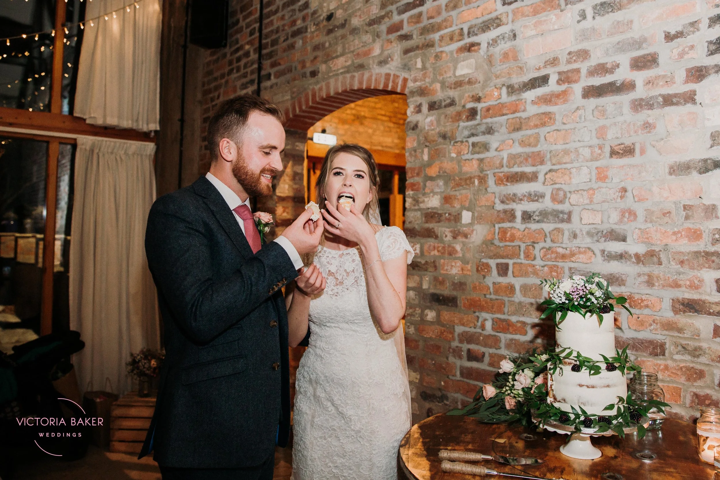 VICTORIABAKERWEDDINGSAbby&MattBarmbyfieldBarnWeddingPhotographer-685.jpg