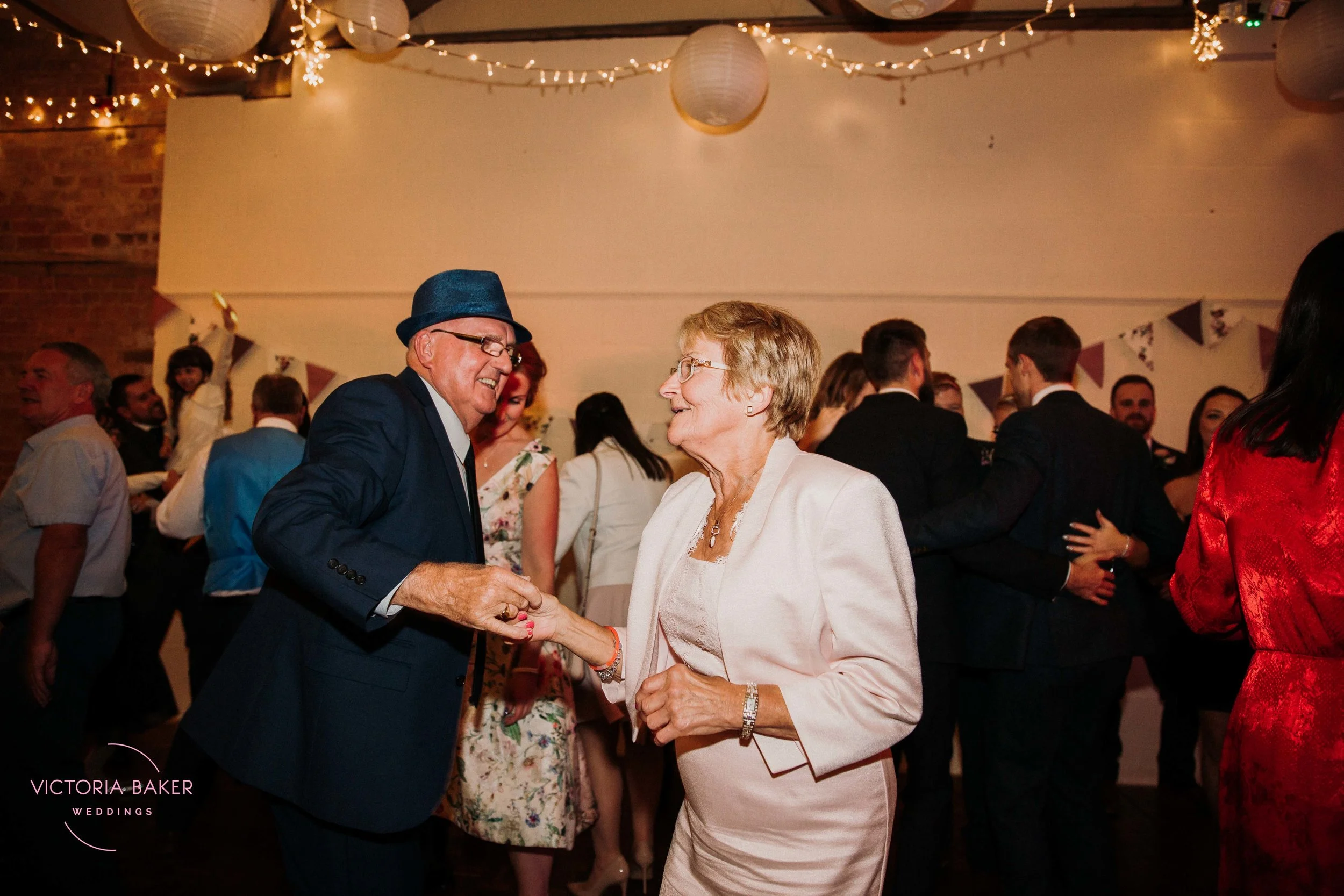 VICTORIABAKERWEDDINGSAbby&MattBarmbyfieldBarnWeddingPhotographer-710.jpg
