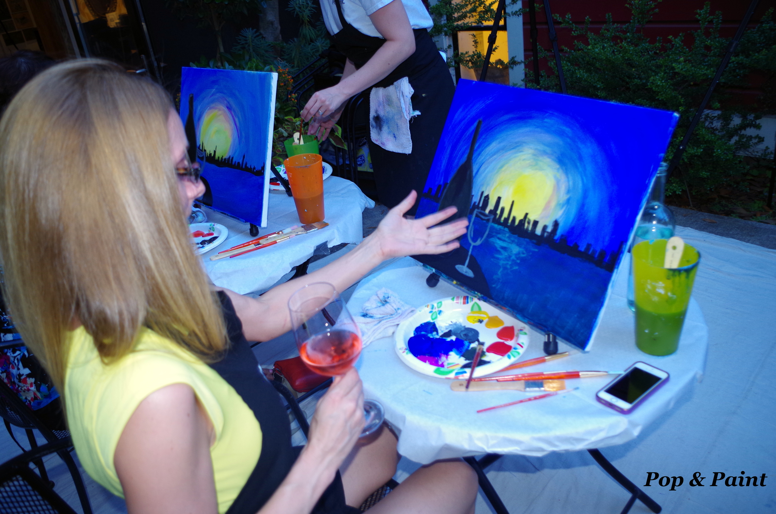 Of course this wine glass looks like the one in my hand! 